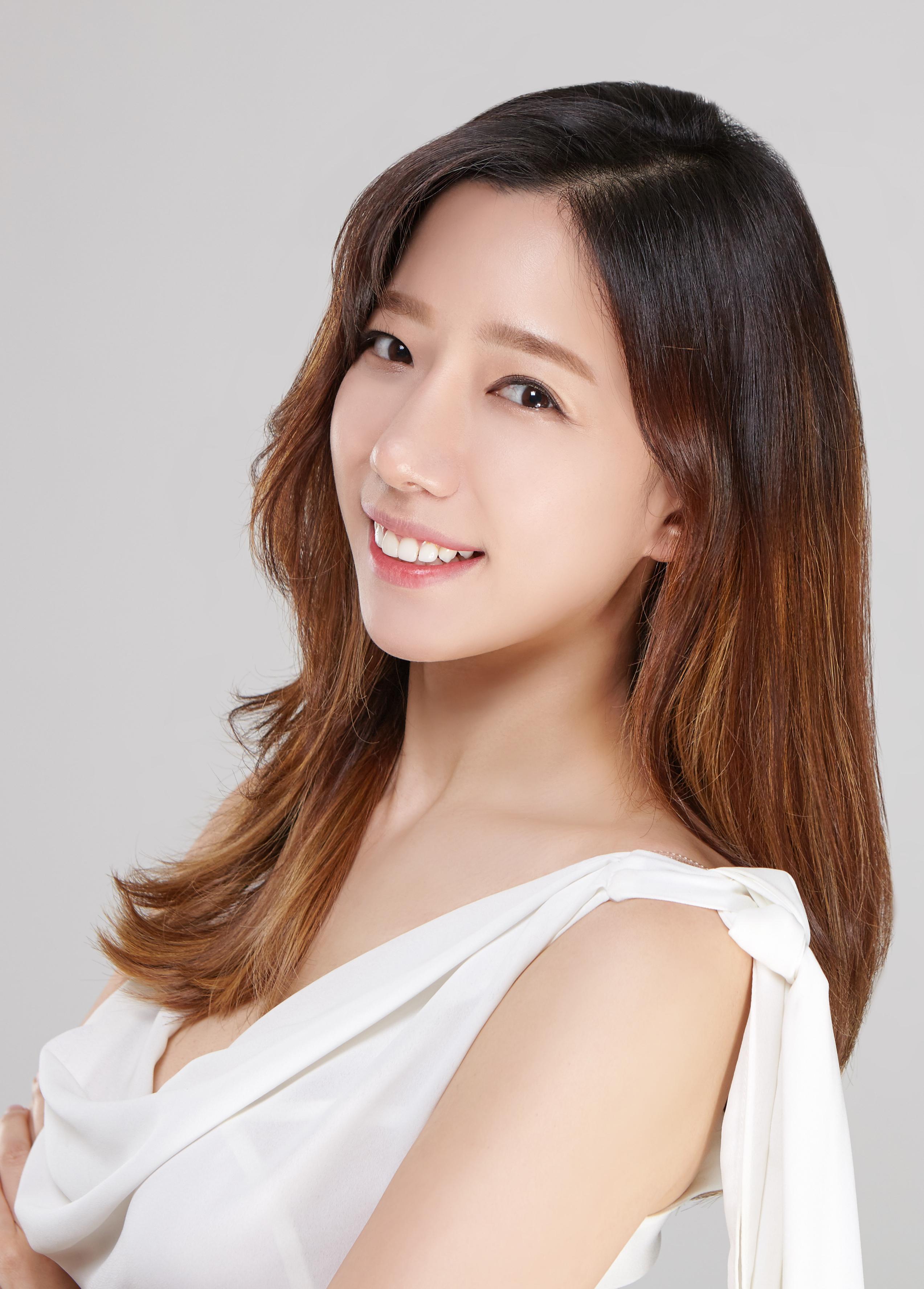 actor Sharon Kwon large photo