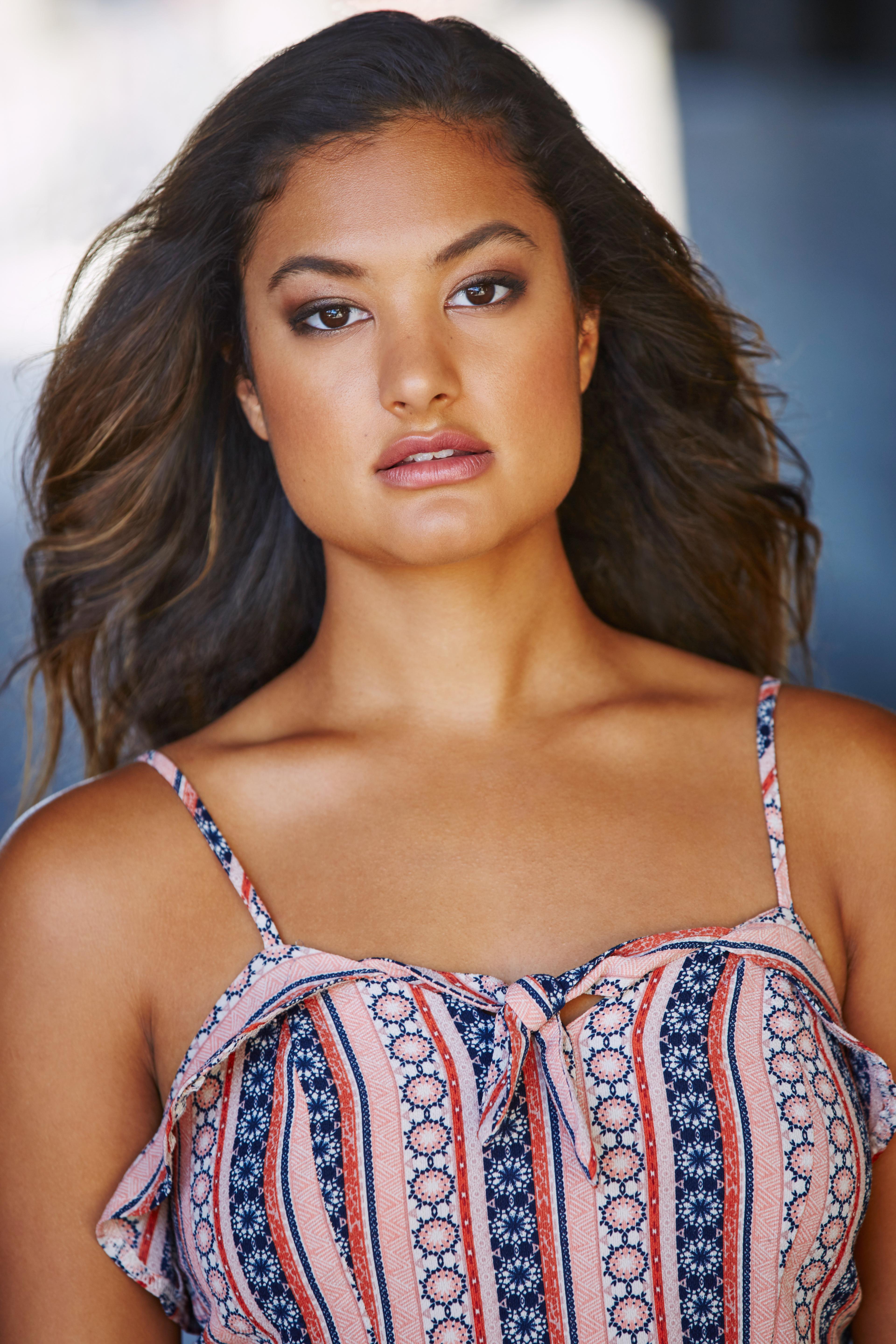 actor Mina Tobias large photo