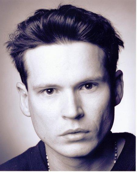 actor Aaron Davison large photo