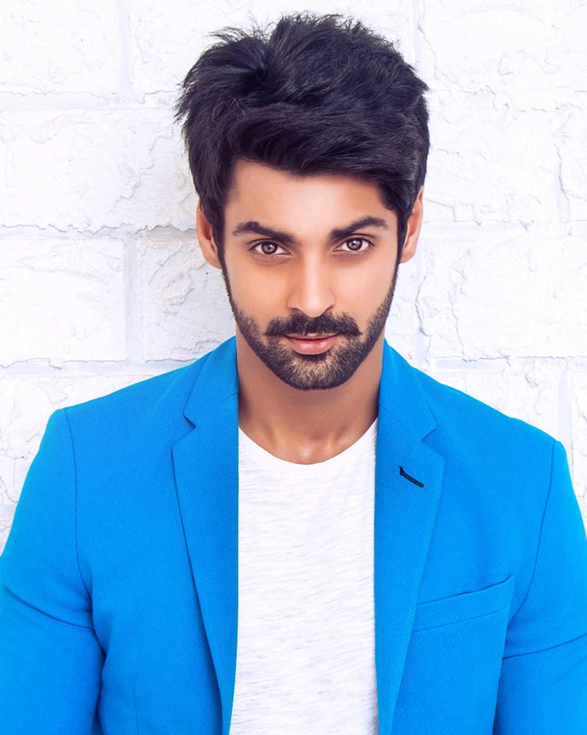 actor Karan Wahi large photo