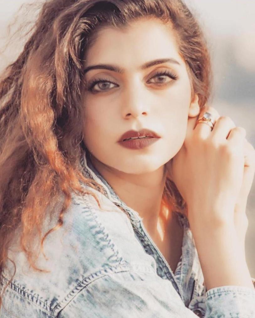 actor Sukriti Gupta large photo