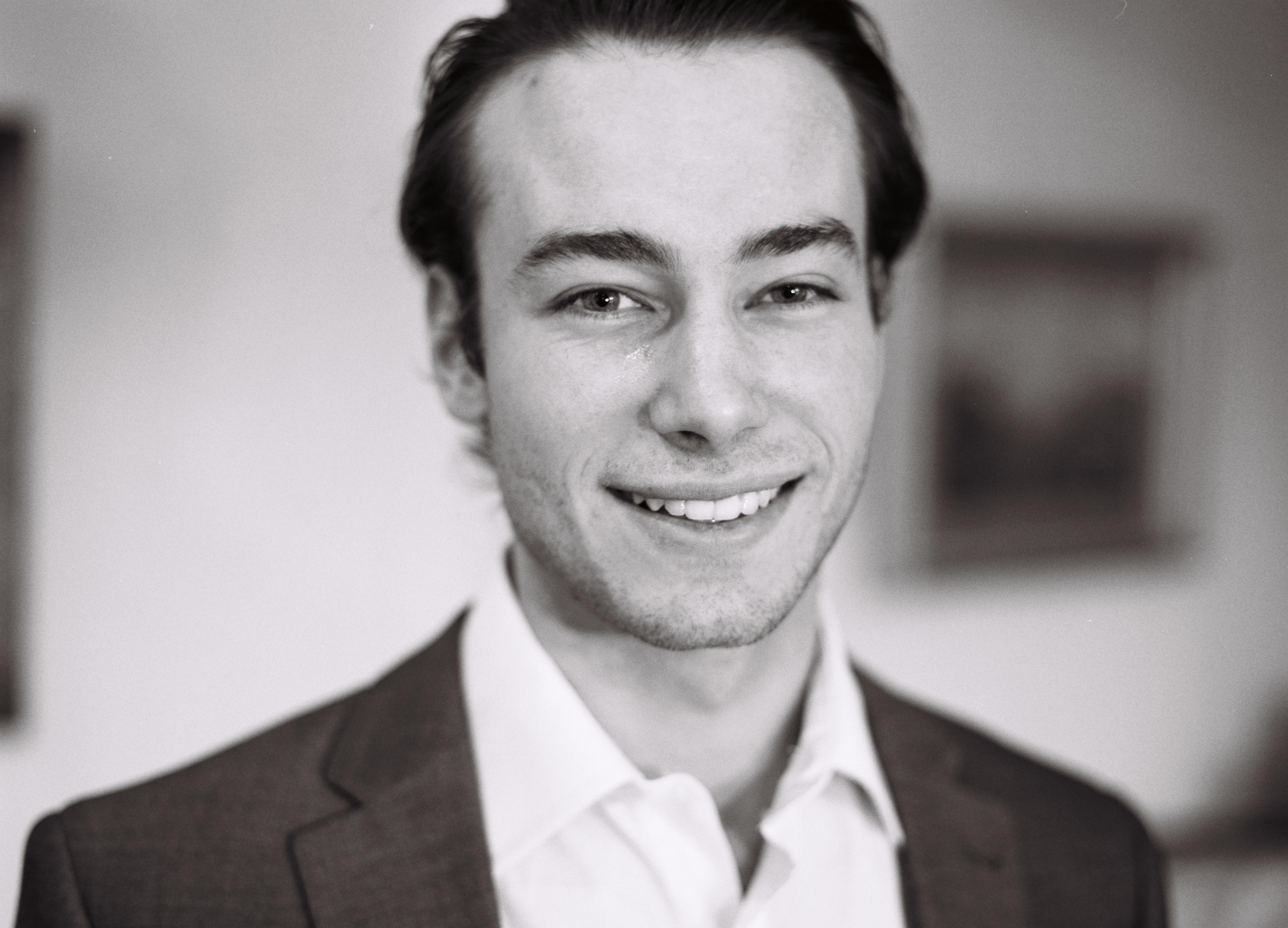 actor Oliver Pearn large photo