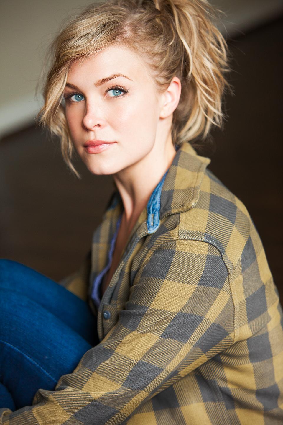 actor Kira Pozehl large photo