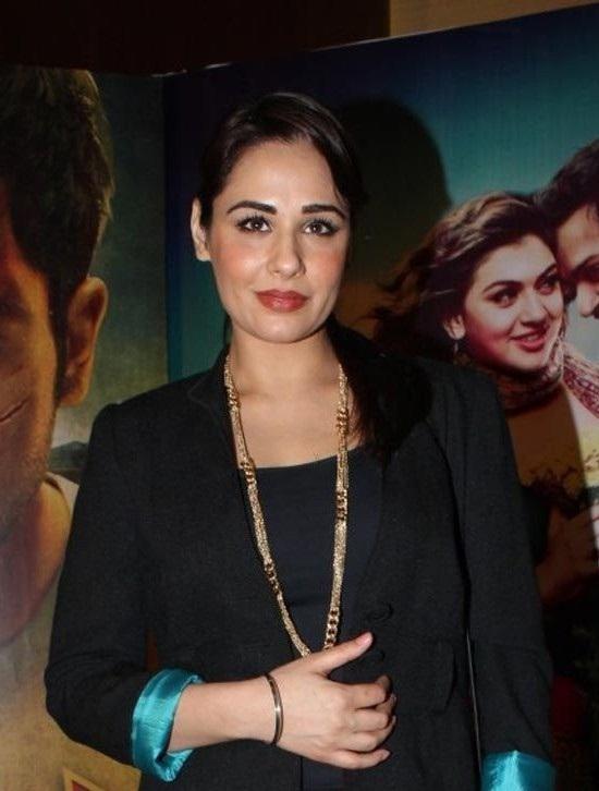 actor Mandy Takhar large photo