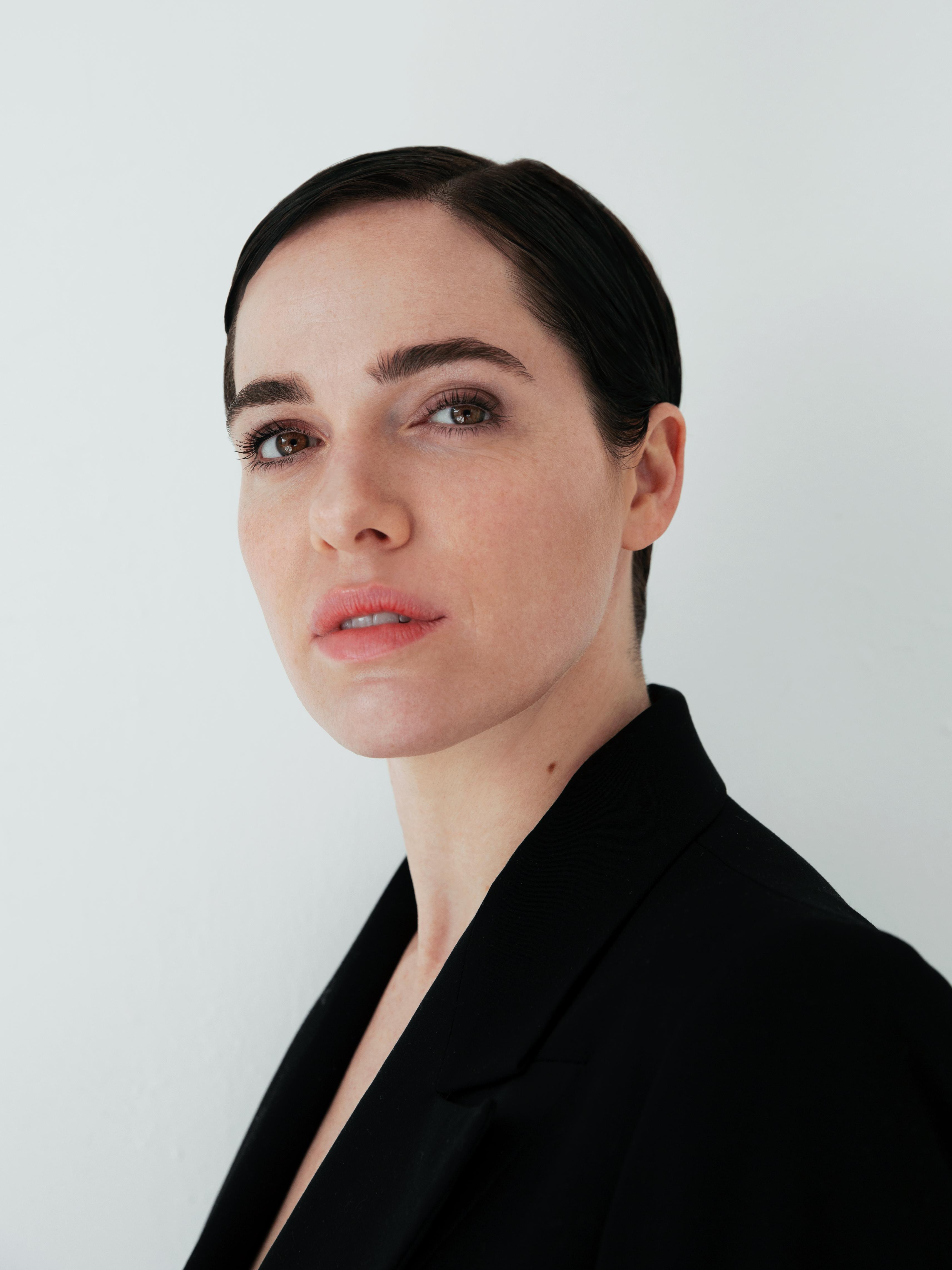 actor Verena Altenberger large photo