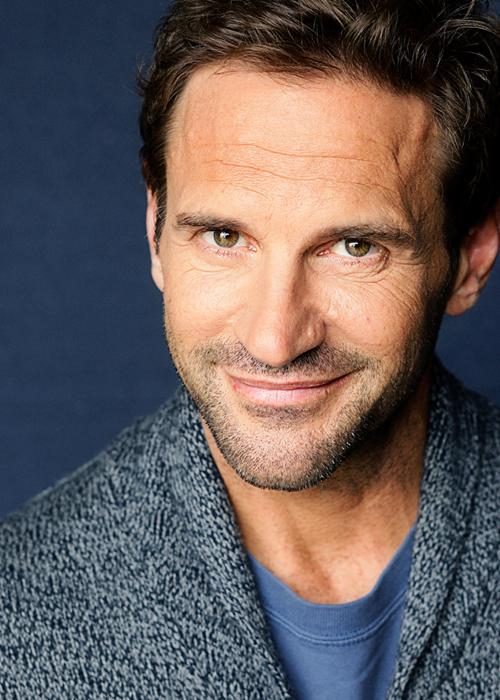 actor Darren Bridgett large photo