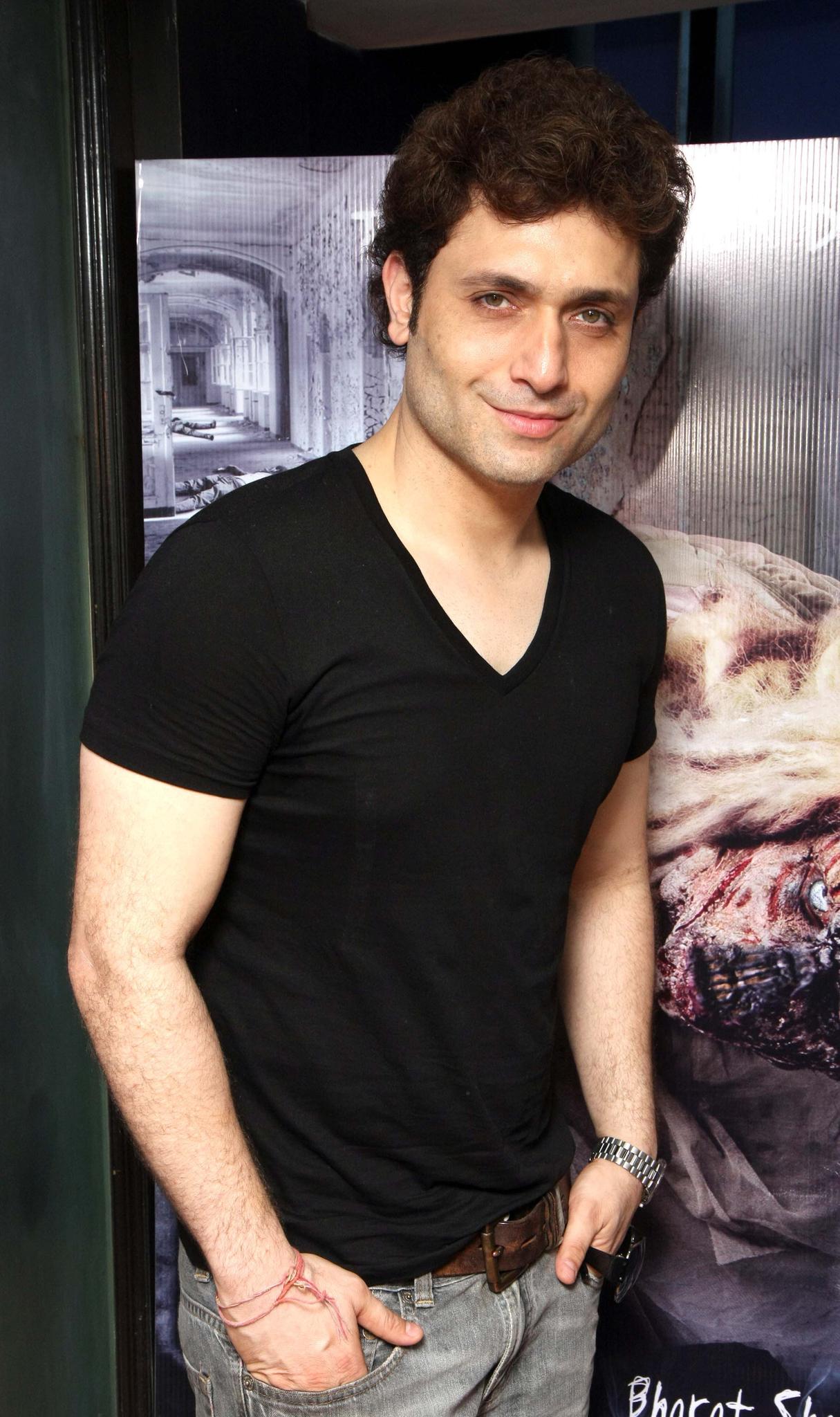 actor Shiney Ahuja large photo