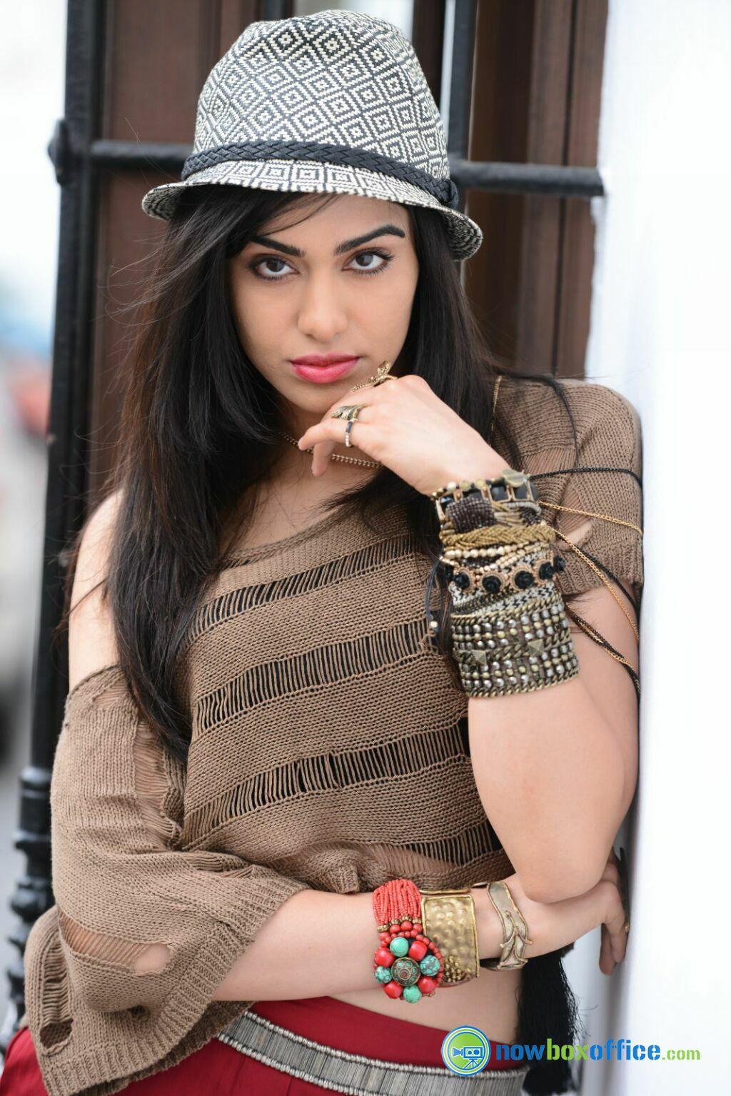 actor Adah Sharma large photo