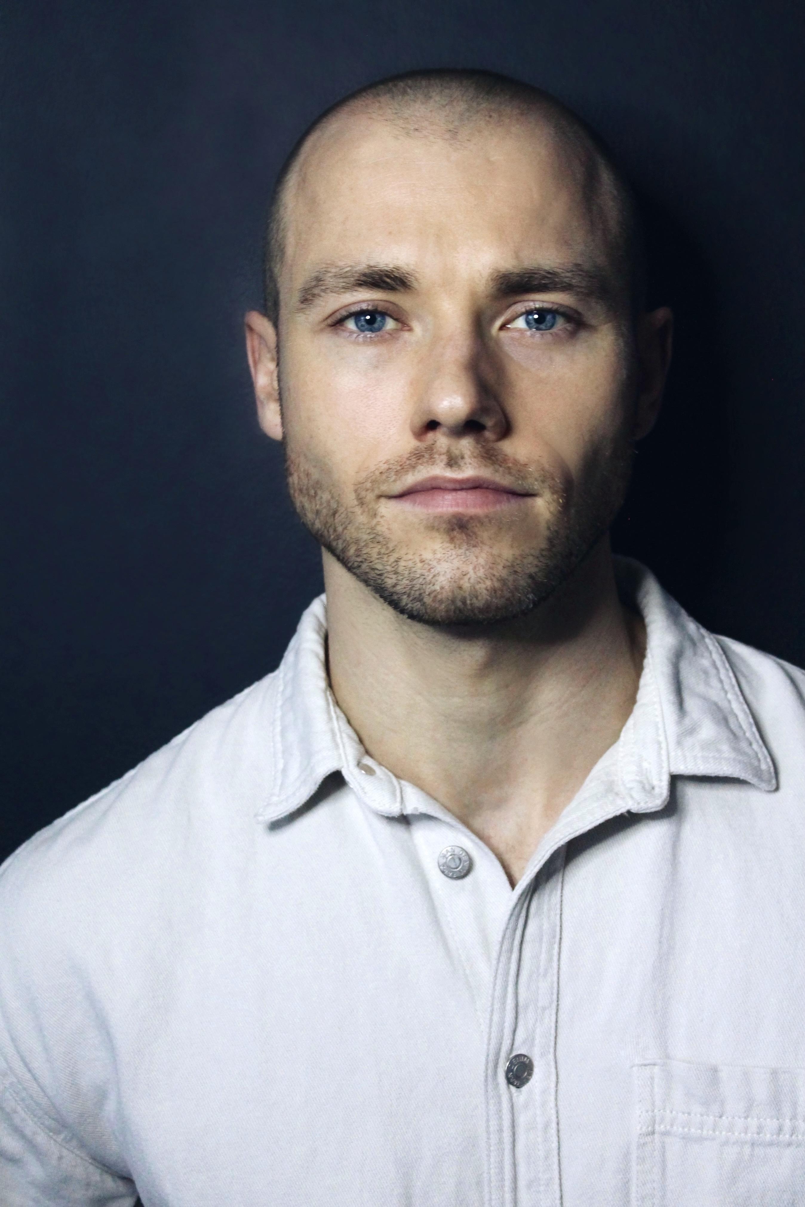 actor Ross Linton large photo