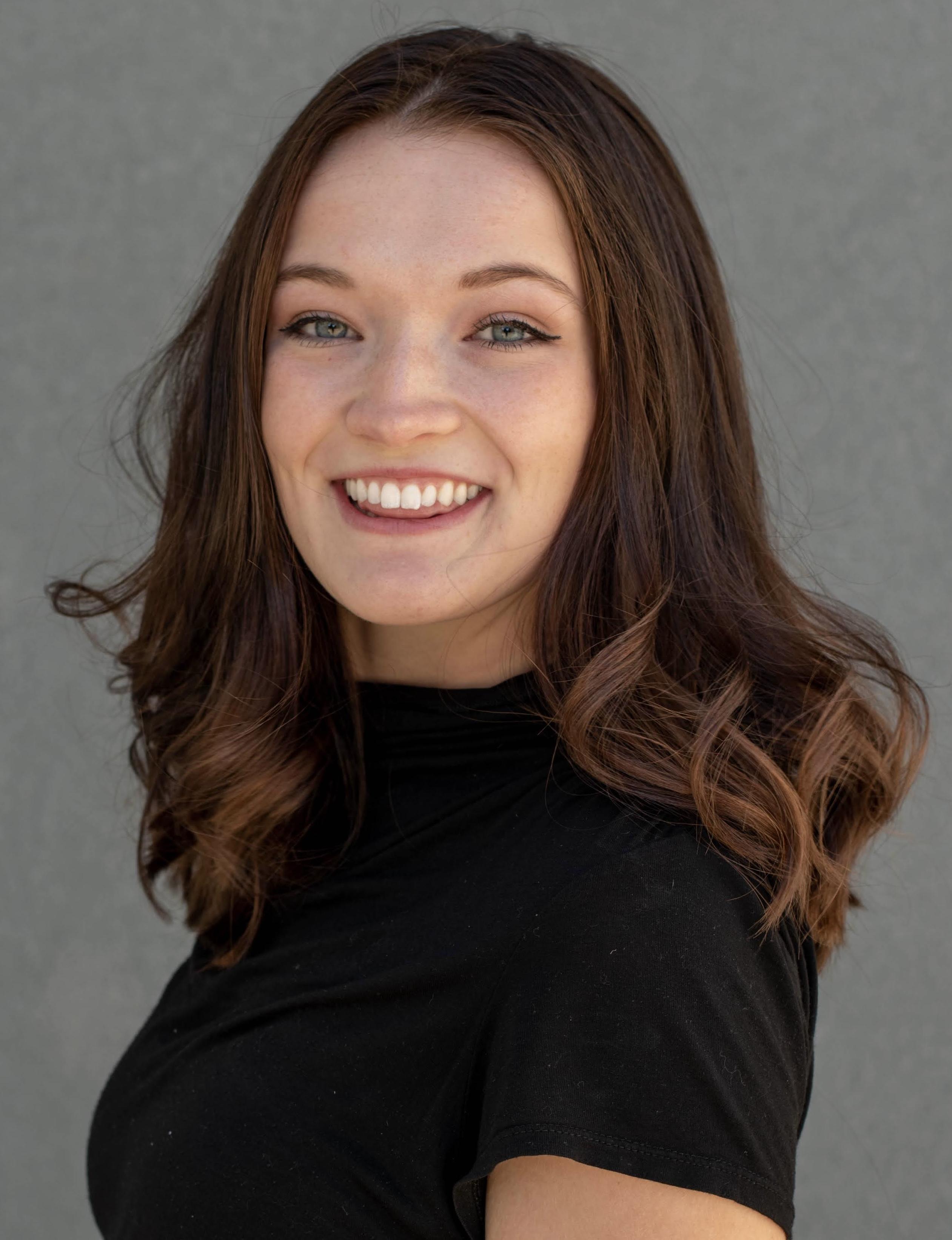 actor Clare Holt large photo