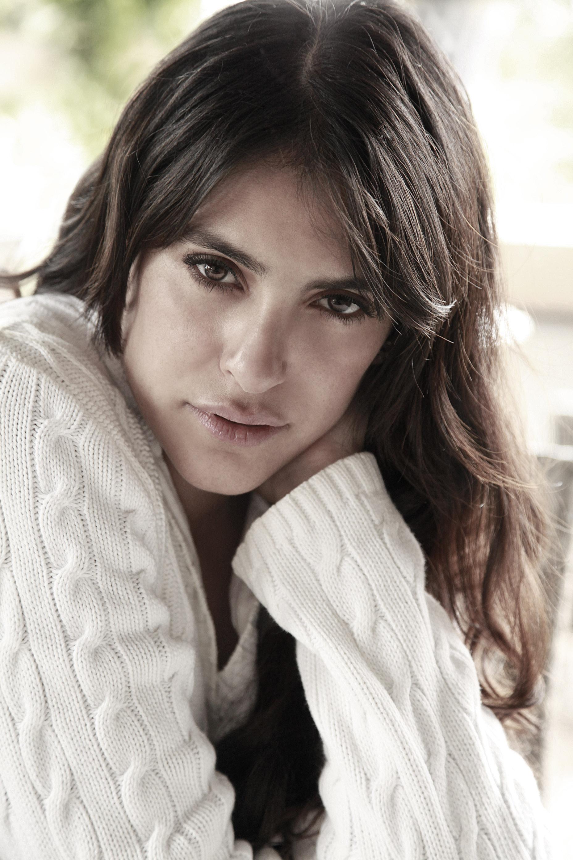 actor Liz Gallardo large photo