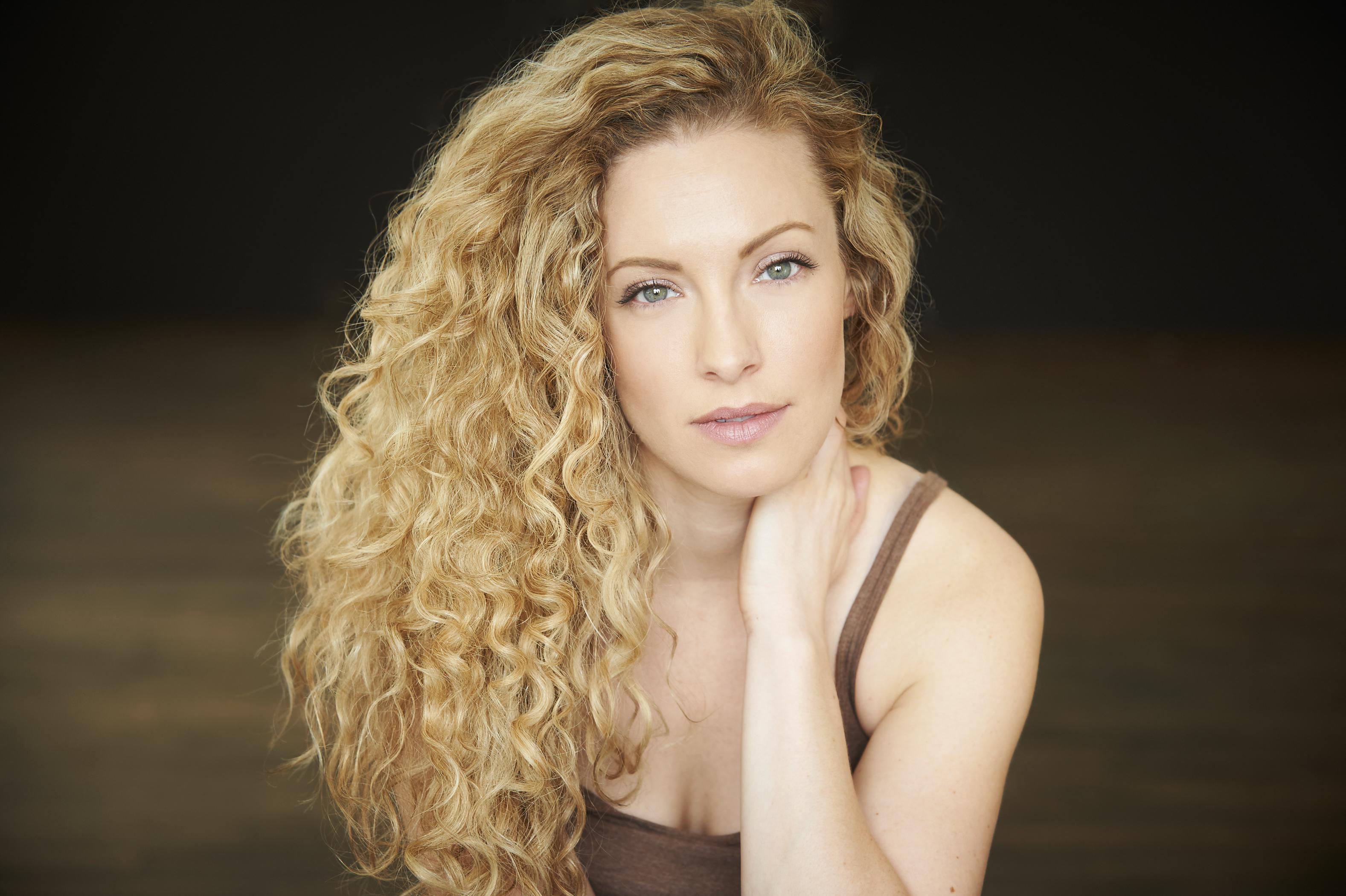 actor Jennifer Mote large photo