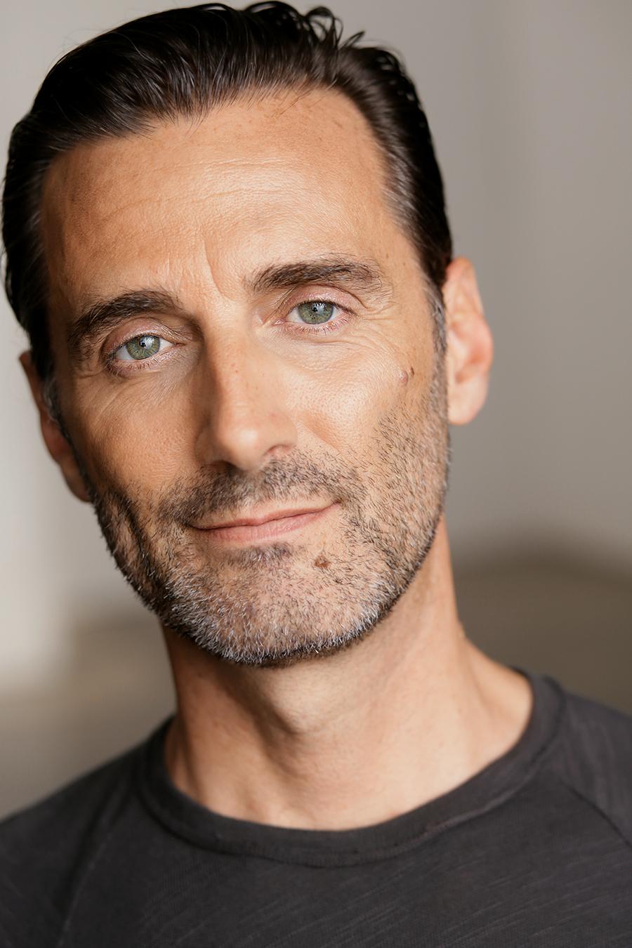 actor Max Raines large photo