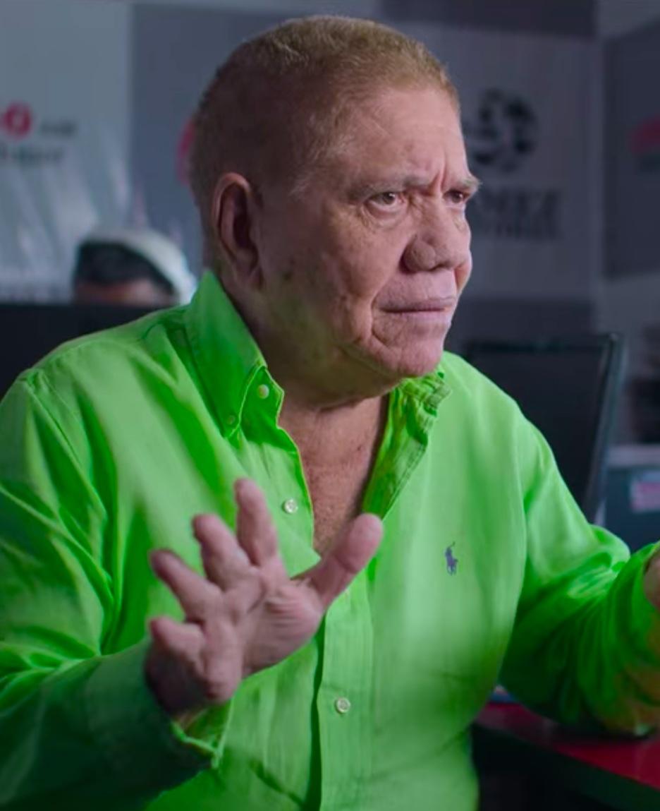 actor Isaac León large photo