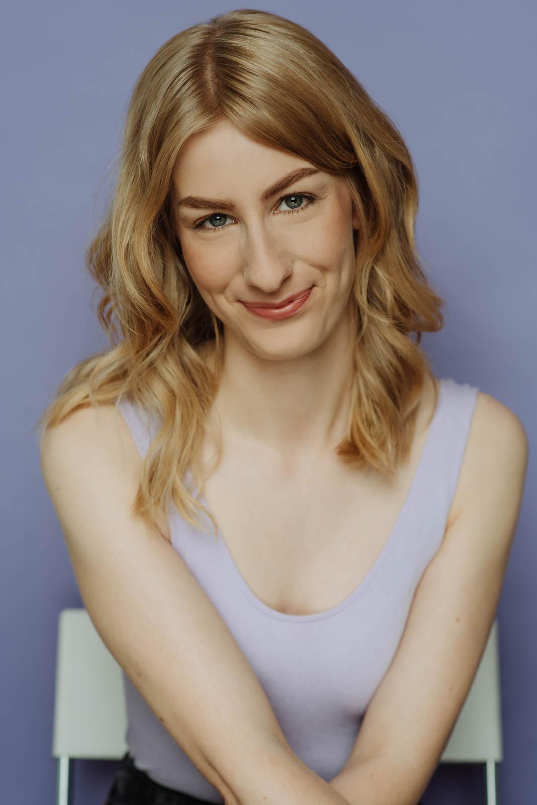 actor Hannah Everett large photo