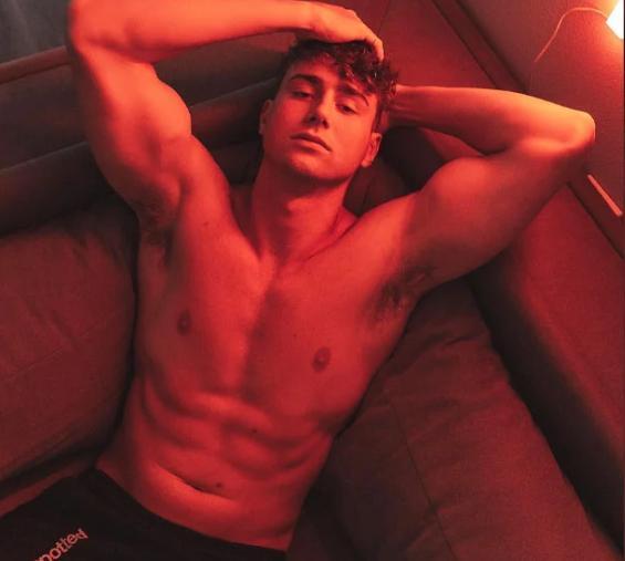 actor Harry Jowsey large photo