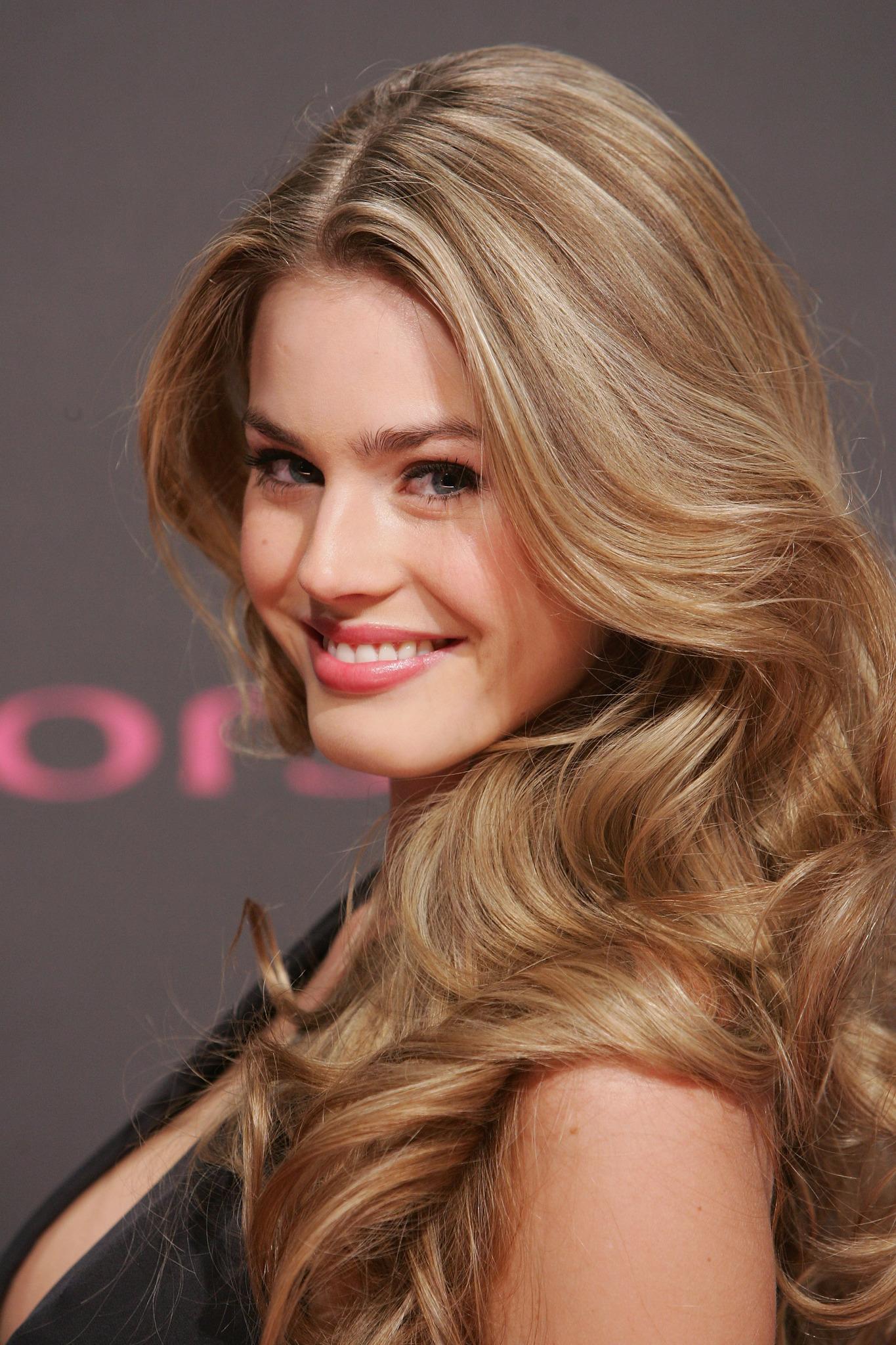 actor Vanessa Hessler large photo