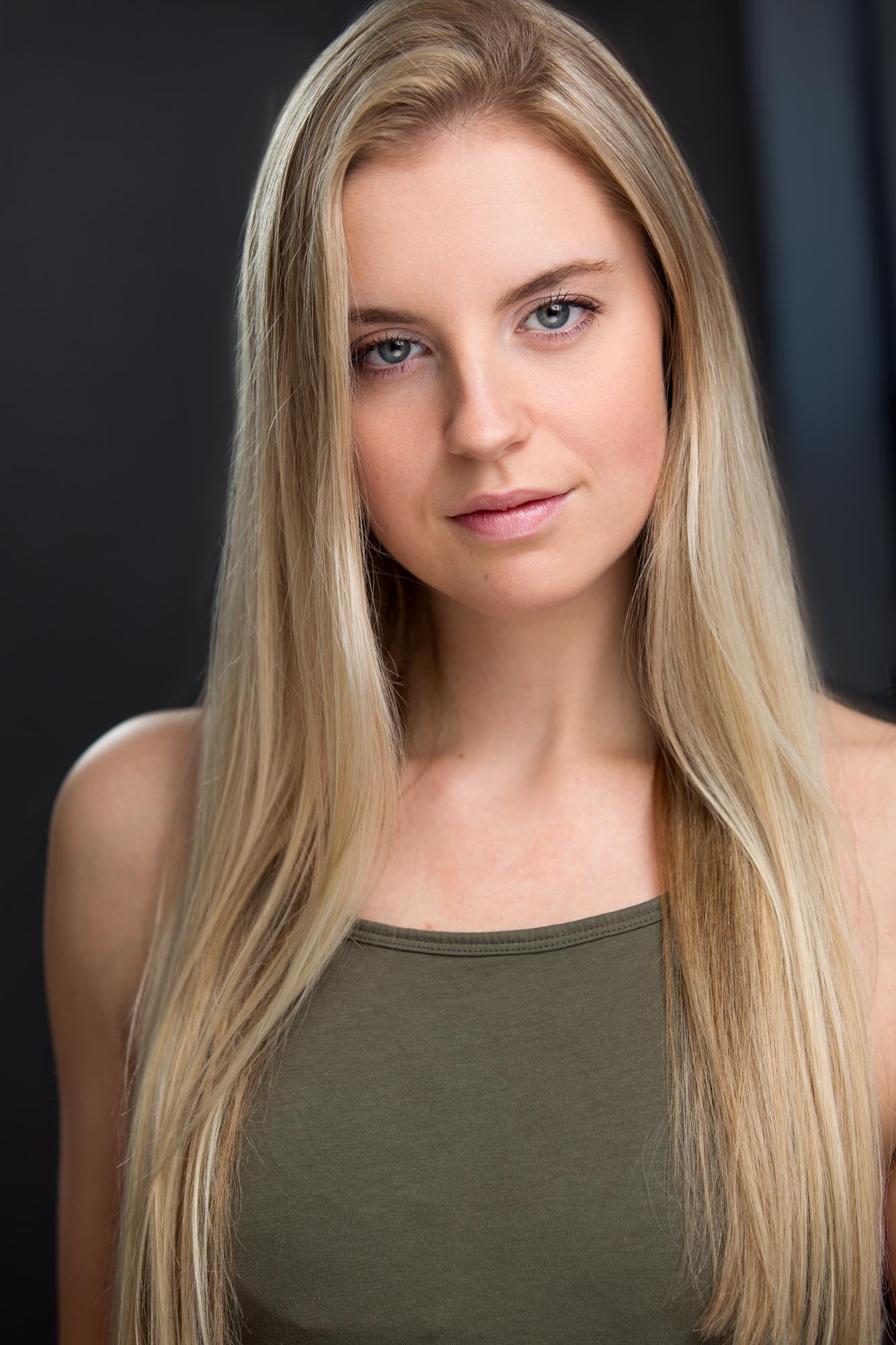 actor Hannah Dobie large photo