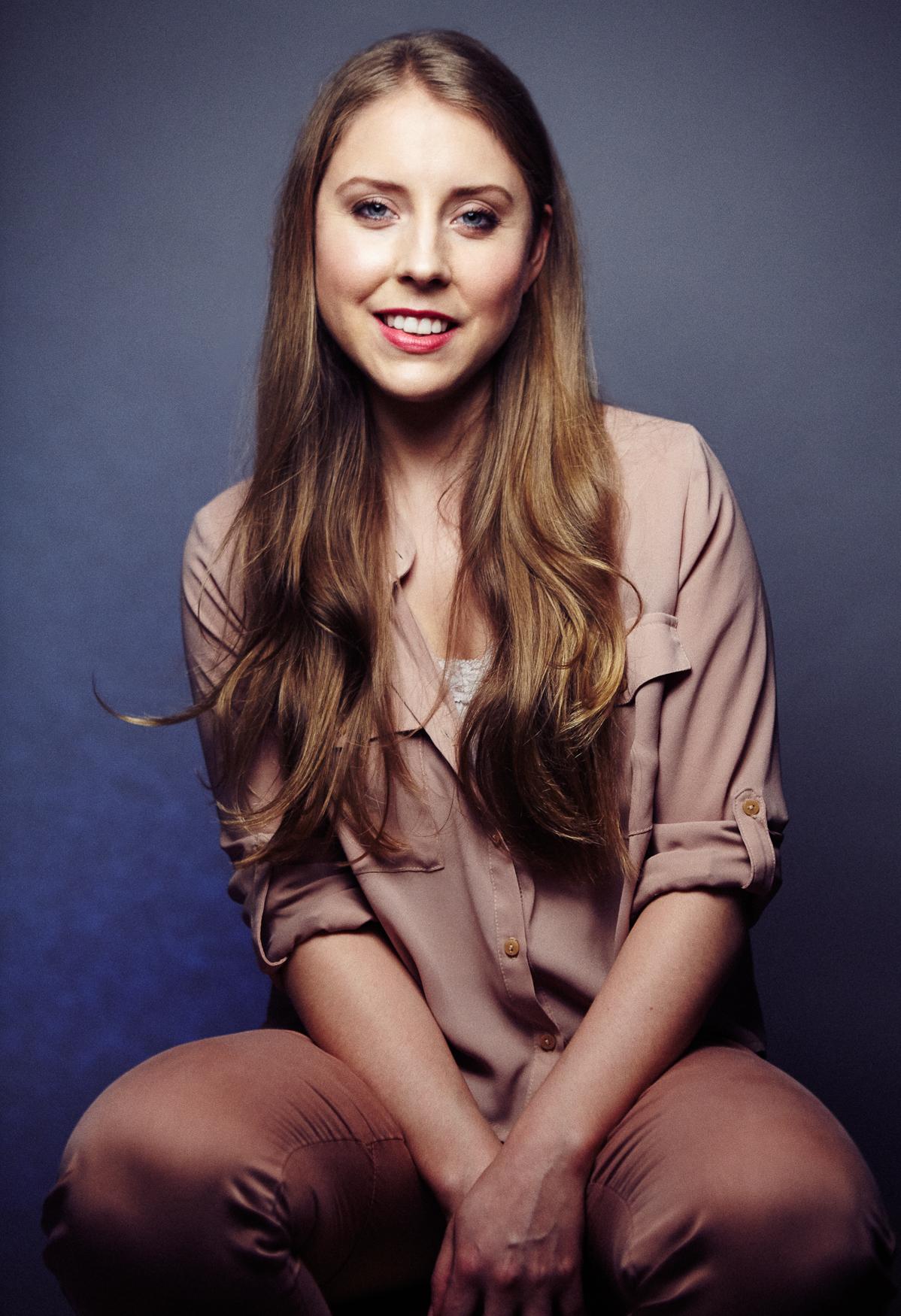 actor Natalie Gee large photo