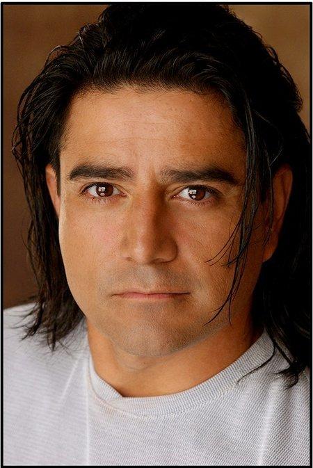 actor Alex Reymundo large photo