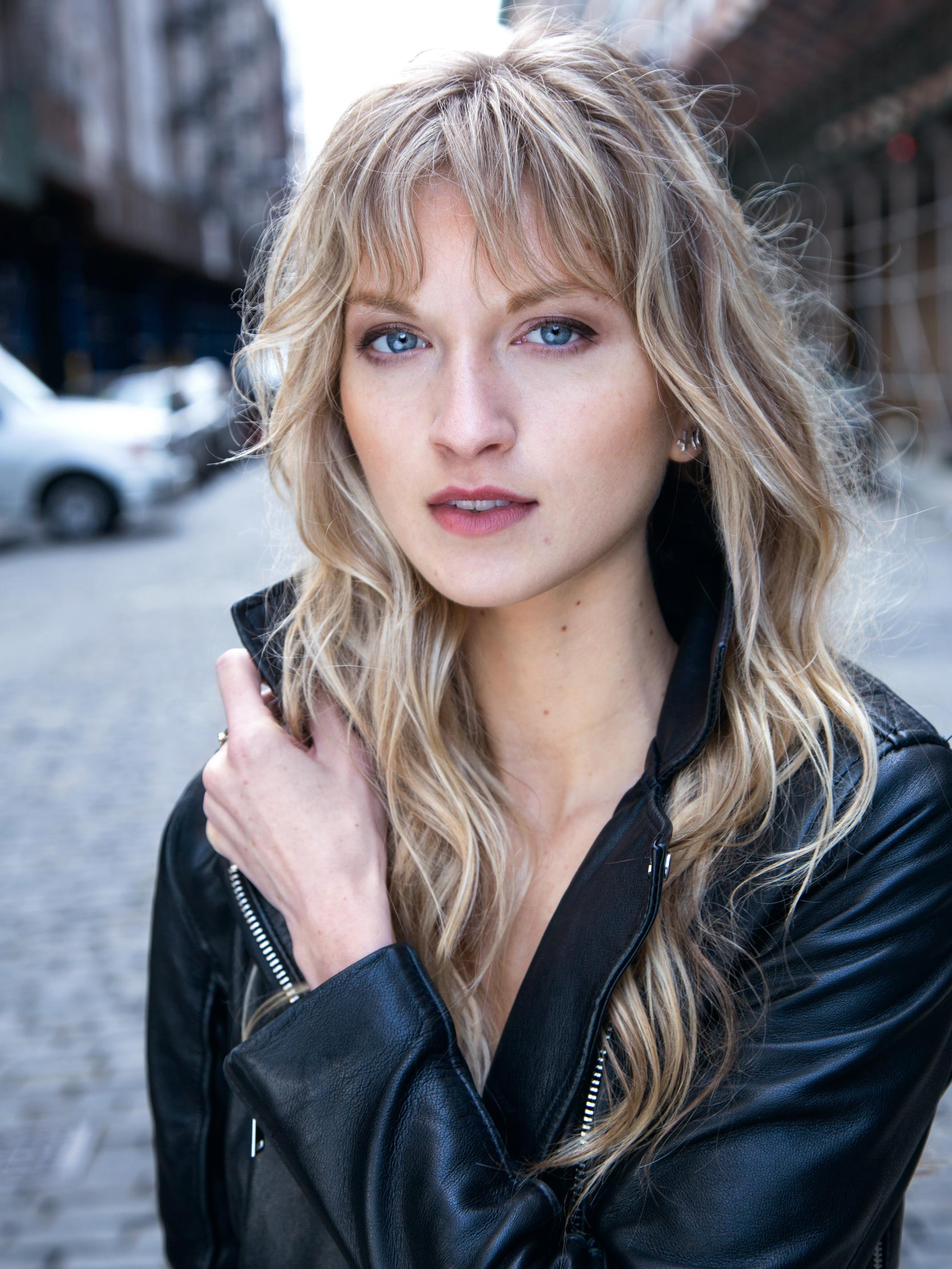 actor Flora Wildes large photo