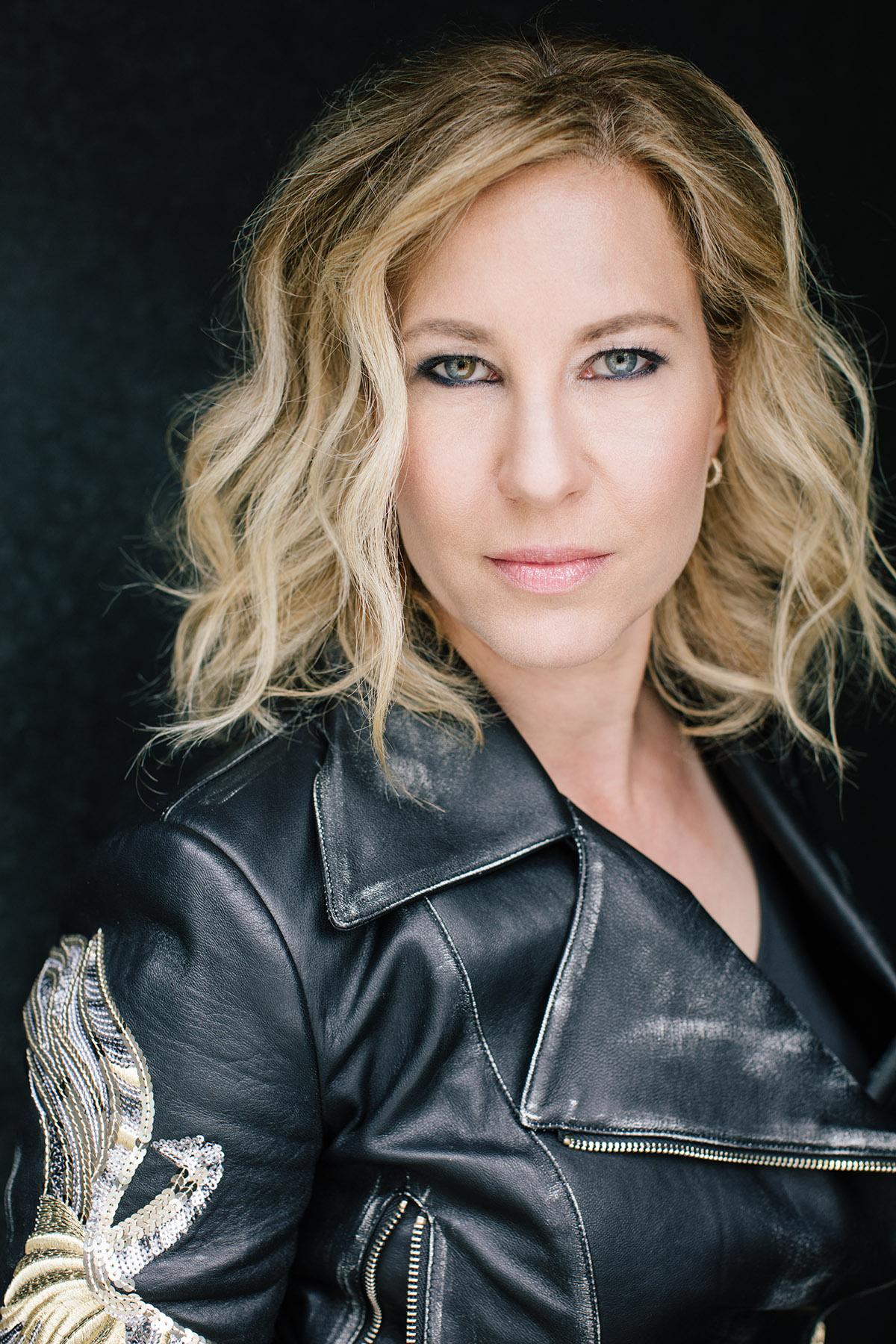 actor Gwenm Carsley large photo