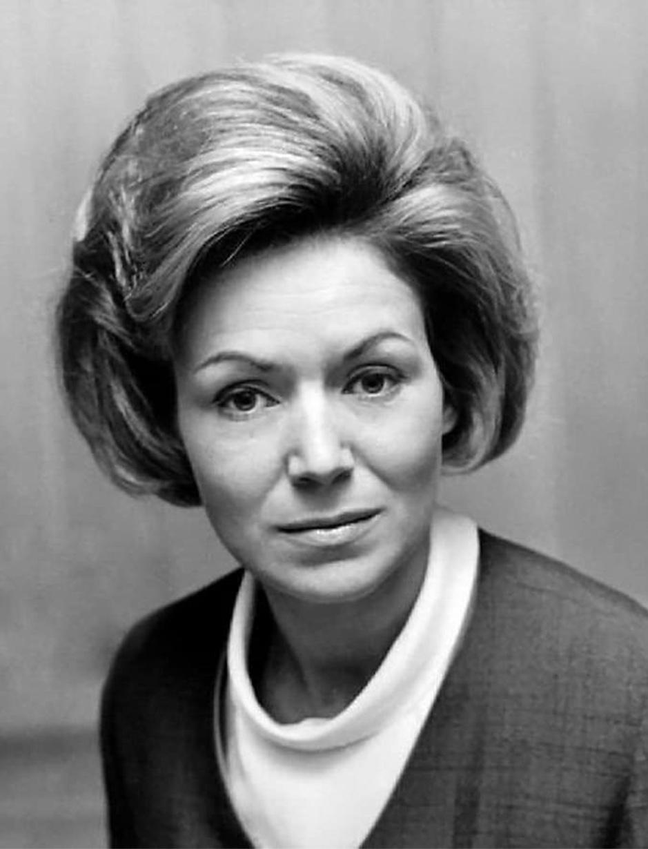 actor Veronica Hurst large photo