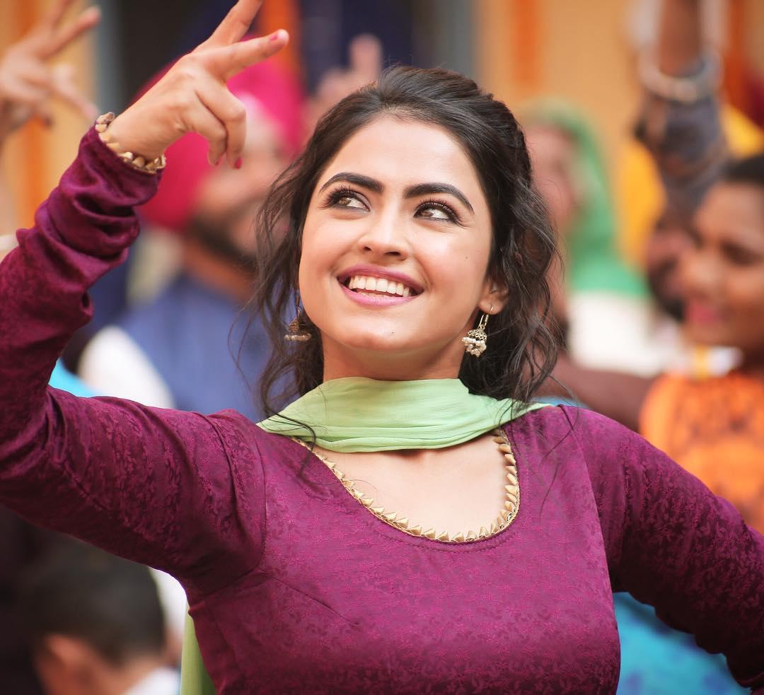 actor Simi Chahal large photo