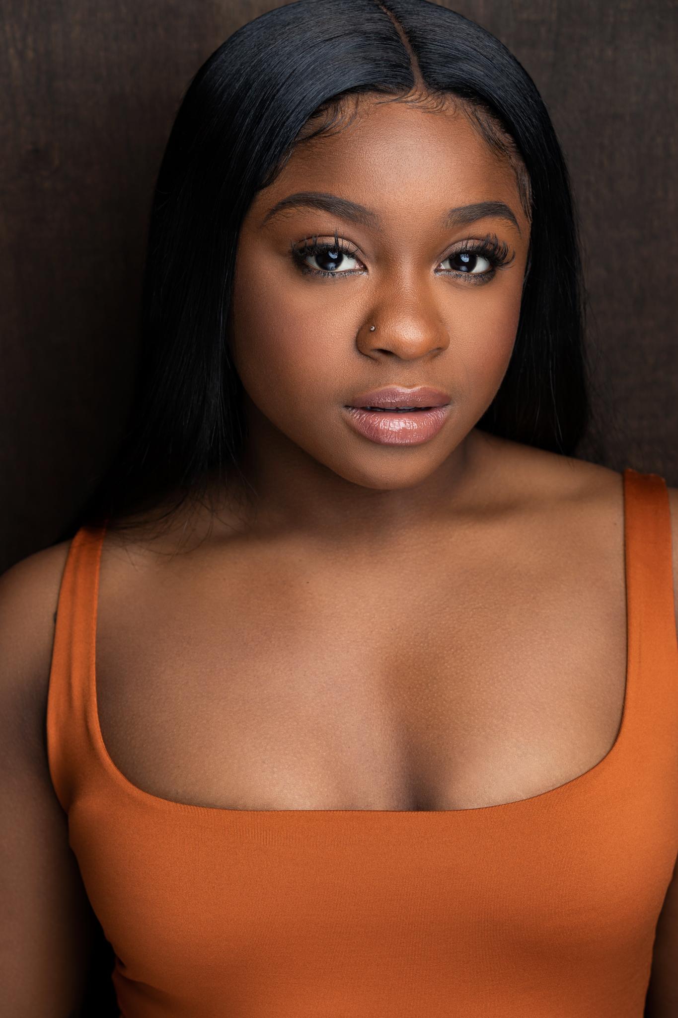 actor Reginae Carter large photo
