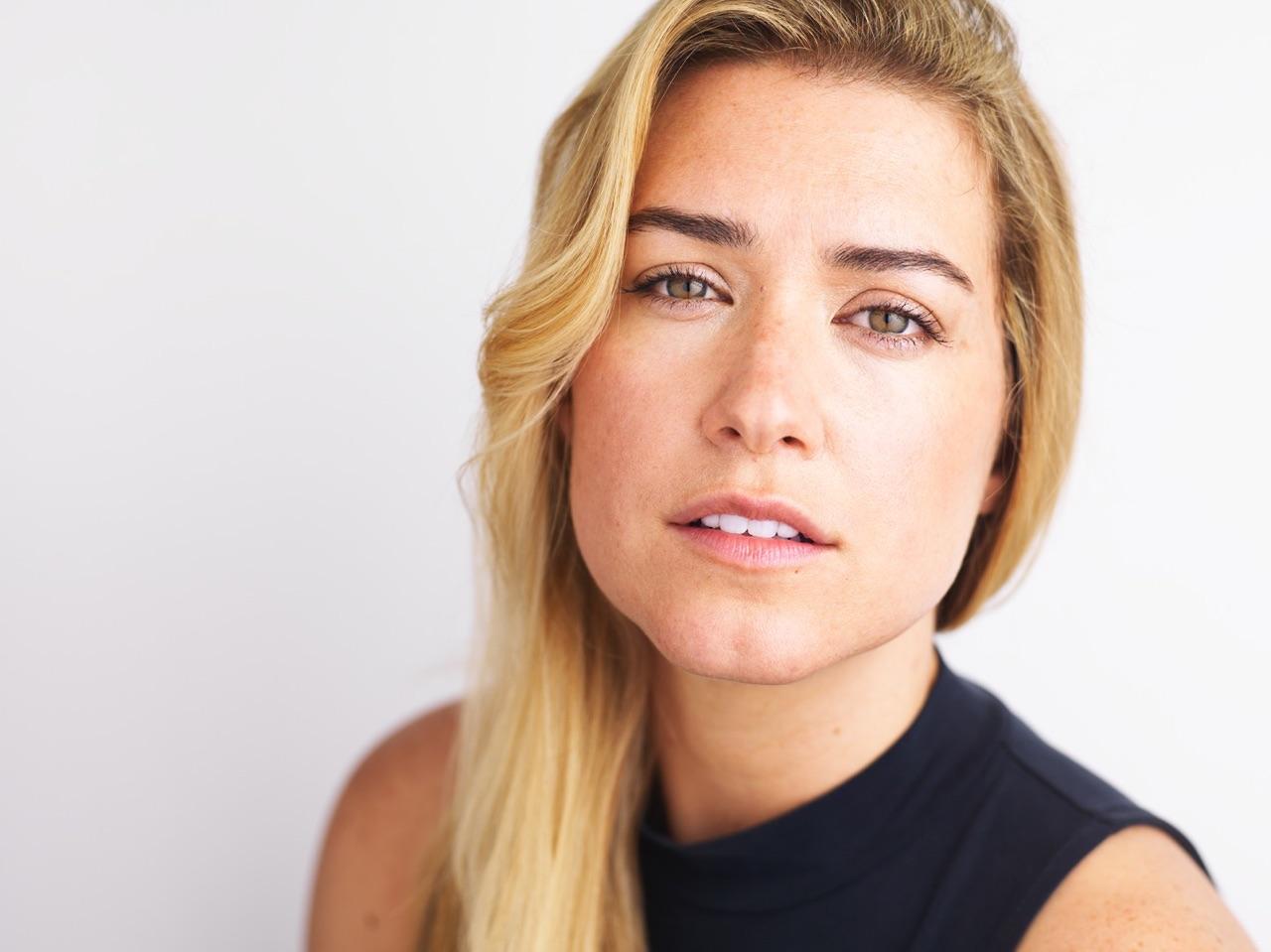 actor Laura Gilreath large photo