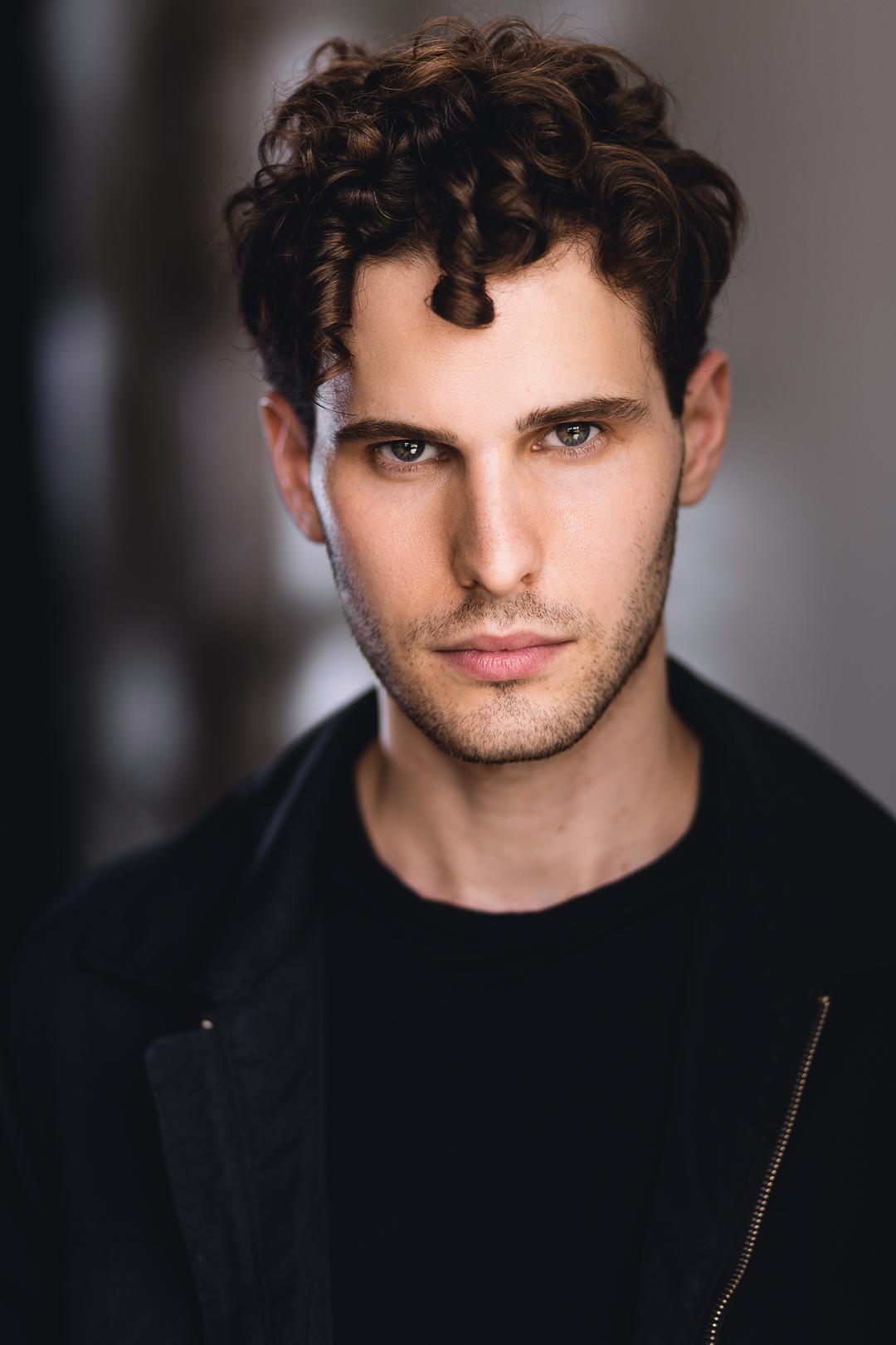 actor Aaron Chartrand large photo