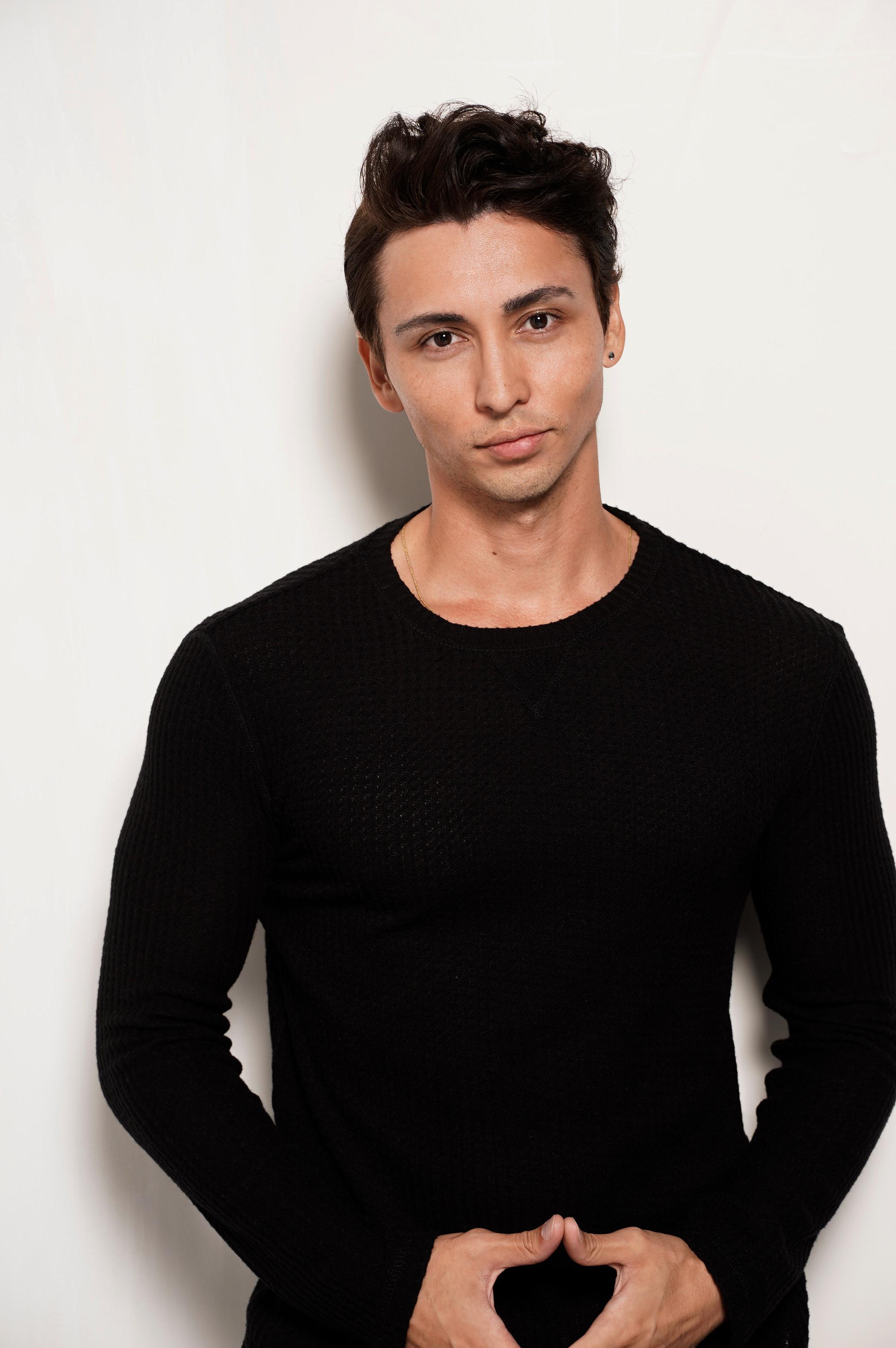 actor Julian Cihi large photo