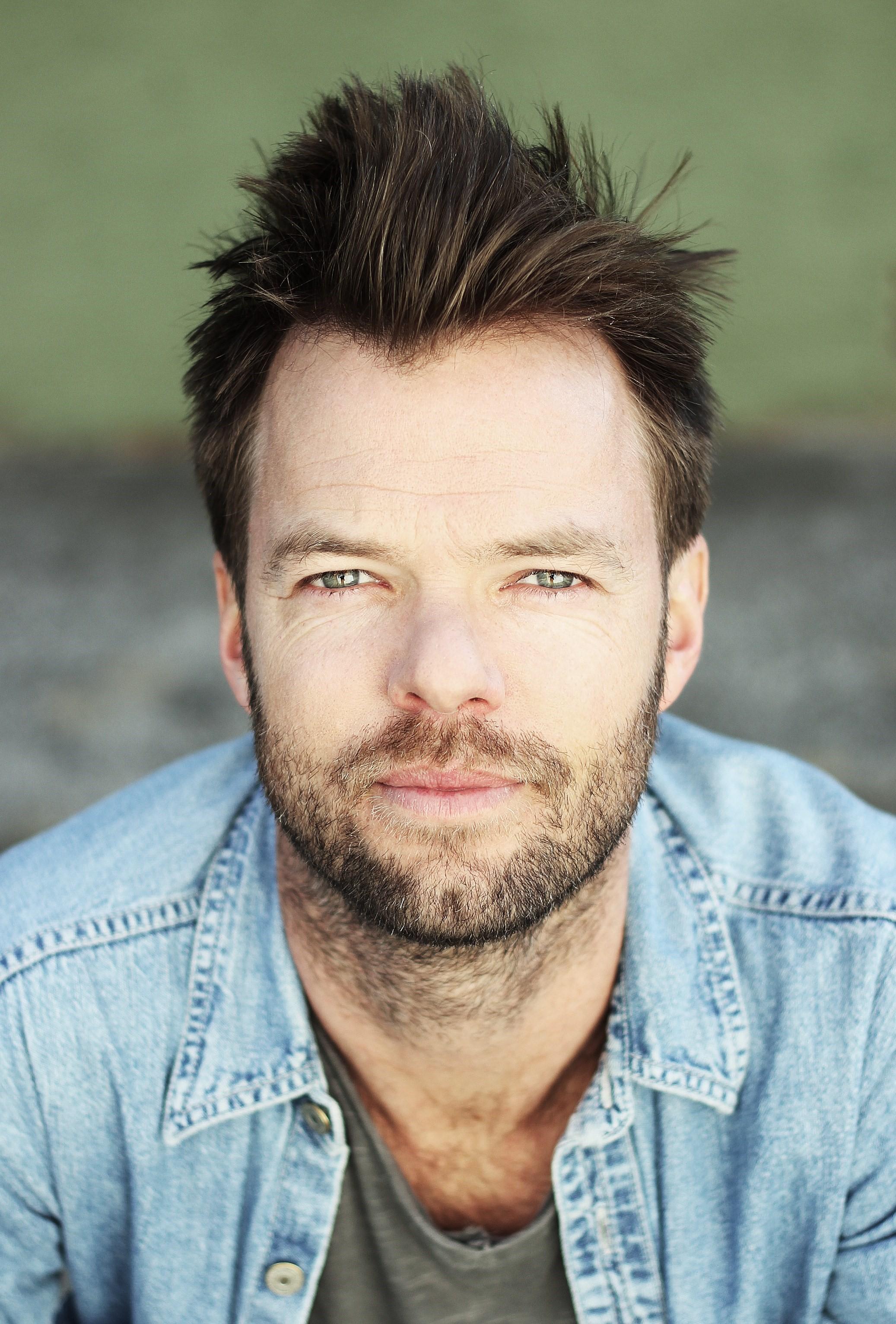 actor Mike Booth large photo