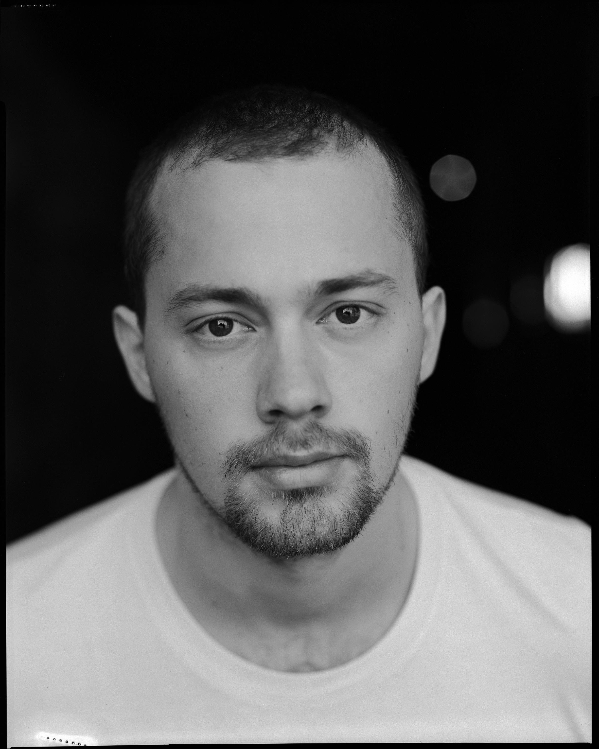 actor Anselm Bresgott large photo