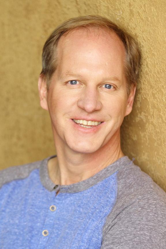 actor Daniel Olsen large photo