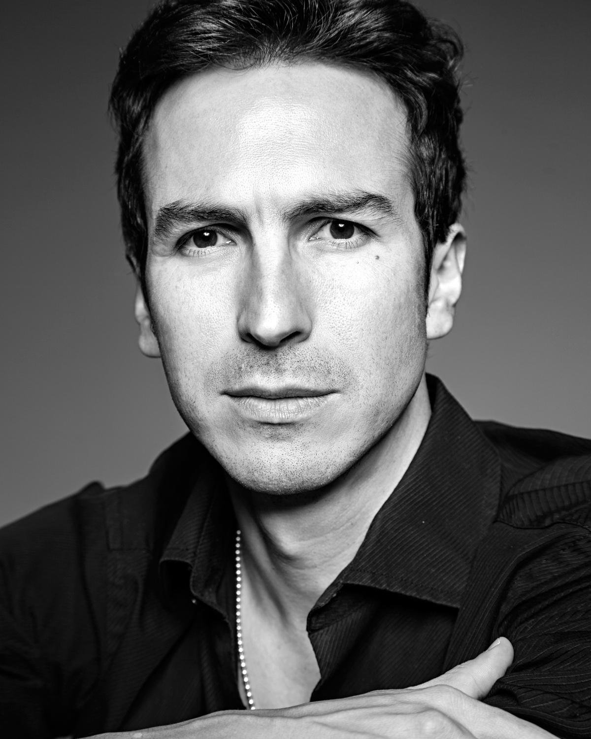 actor Andrés Montiel large photo