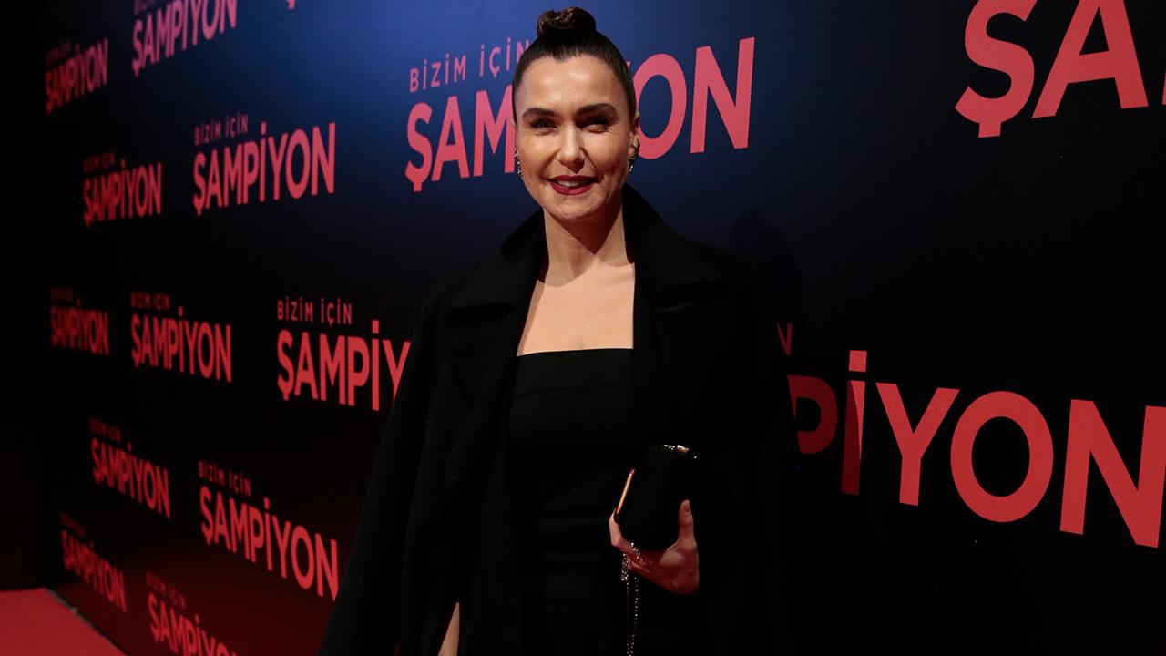 actor Sevval Sam large photo