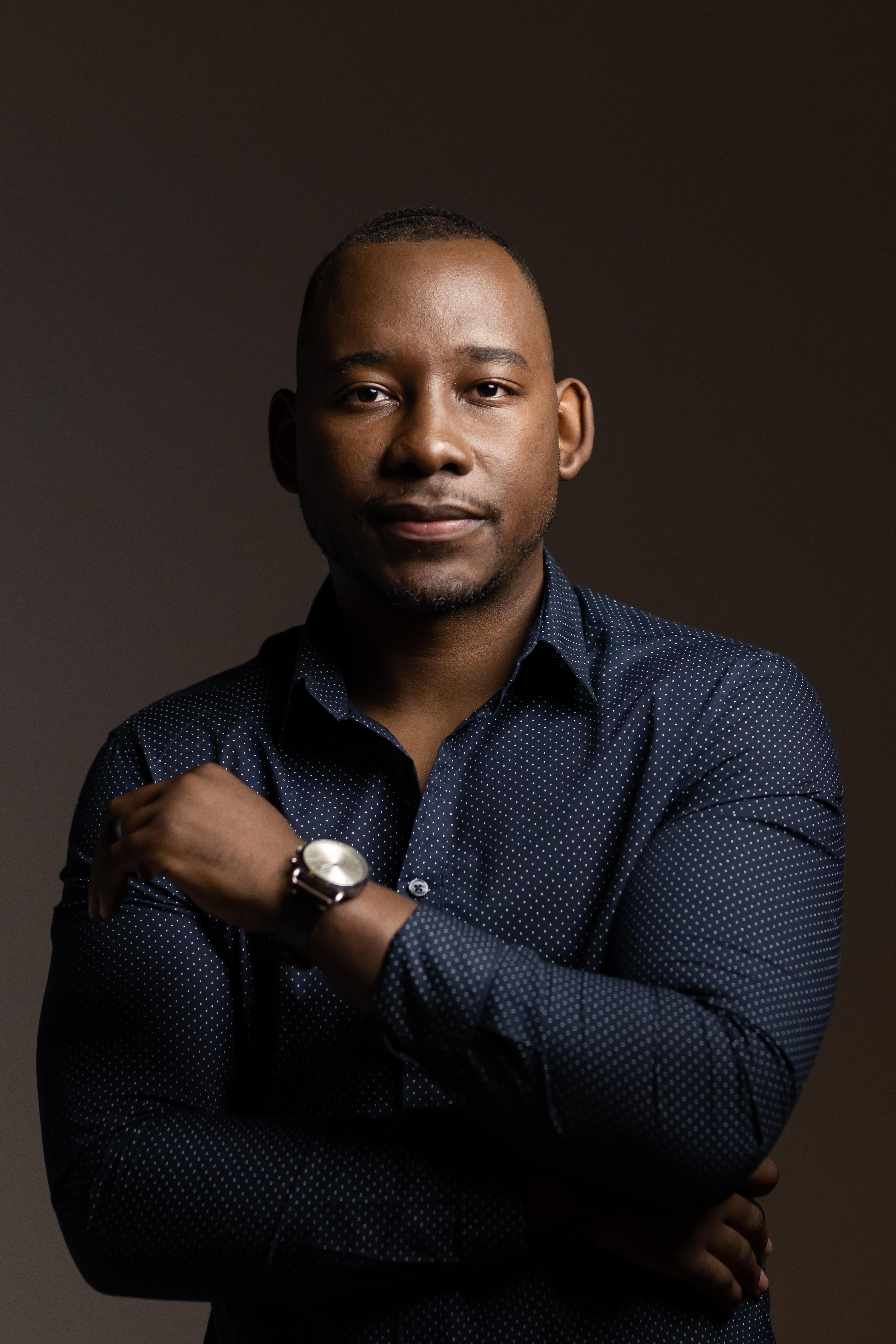 actor Michael Maponga large photo