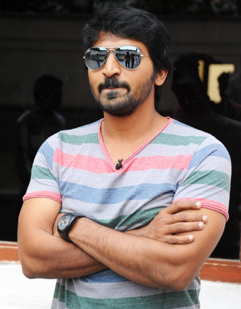 actor Vaibhav Reddy large photo