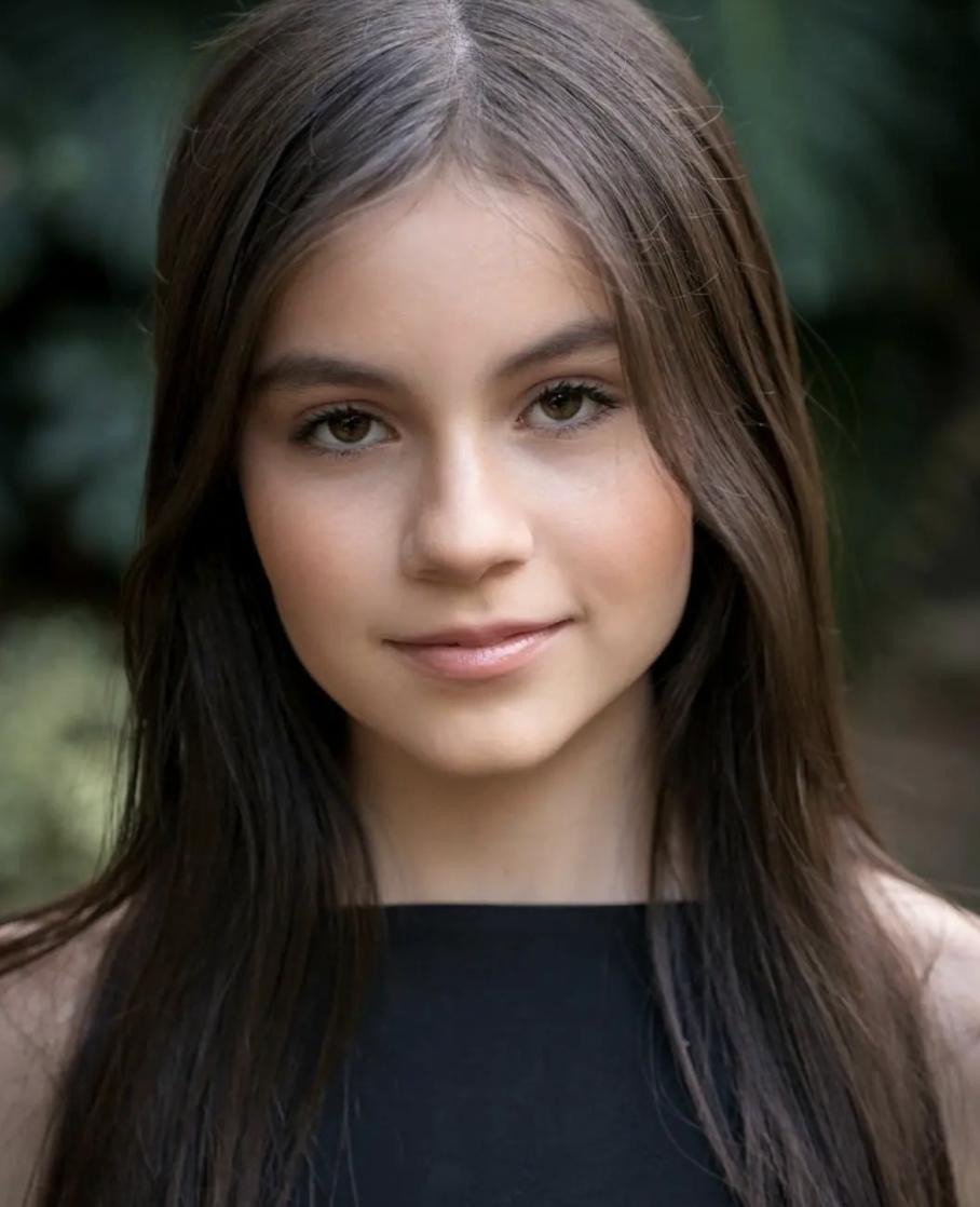 actor Paola Real large photo