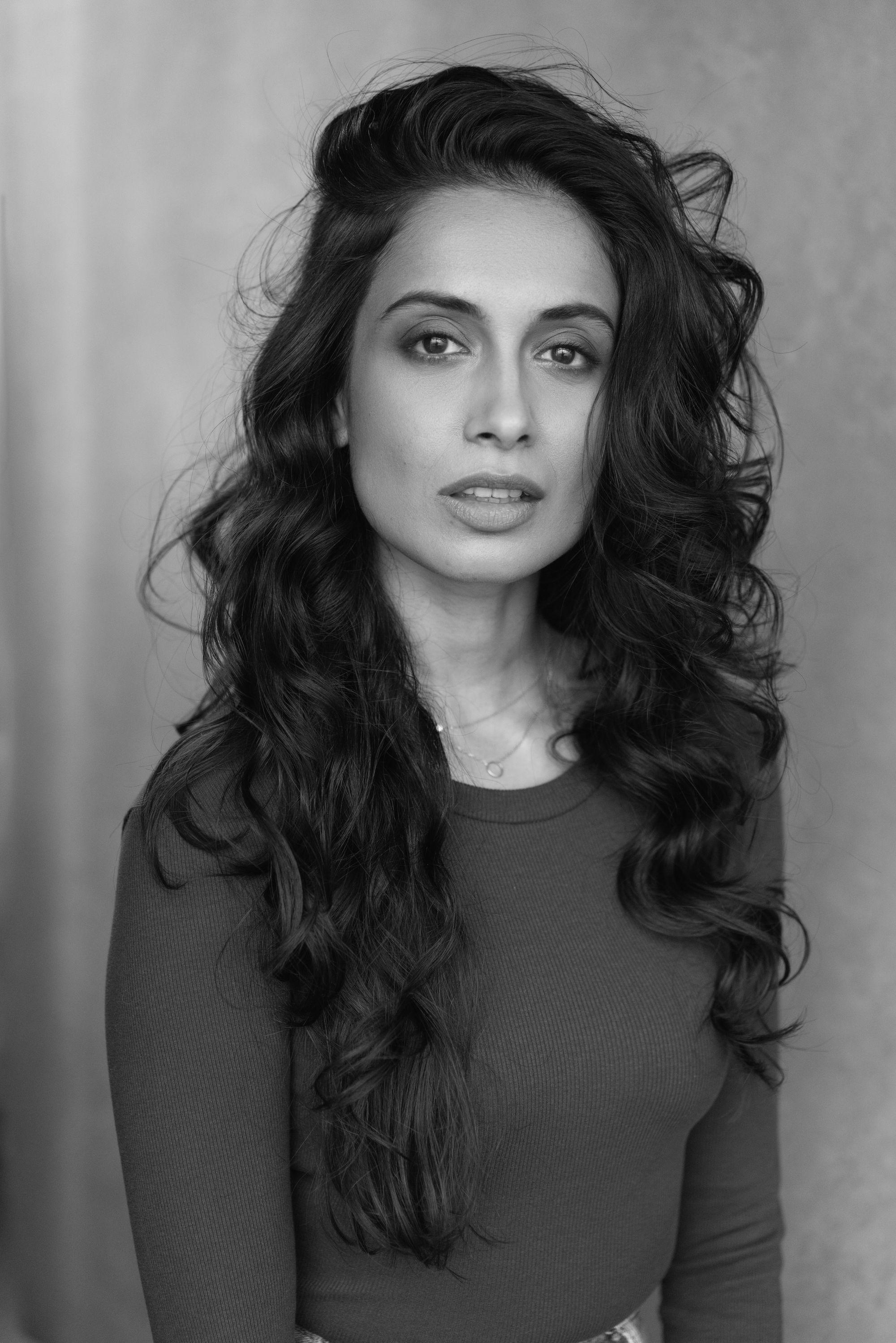 actor Sarah Jane Dias large photo