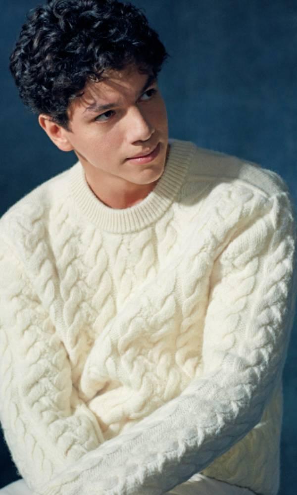 actor Isaac Hernández large photo