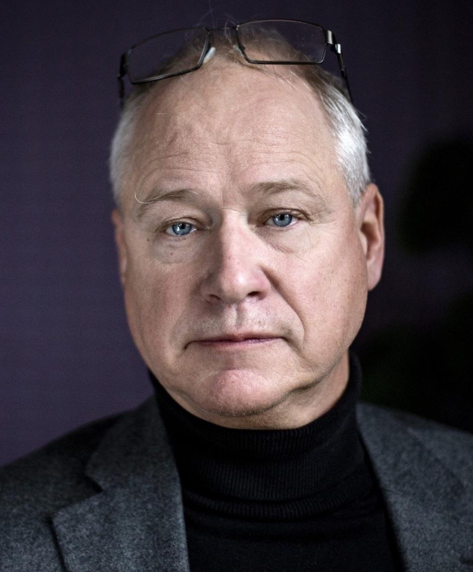 actor Robert Gustafsson large photo