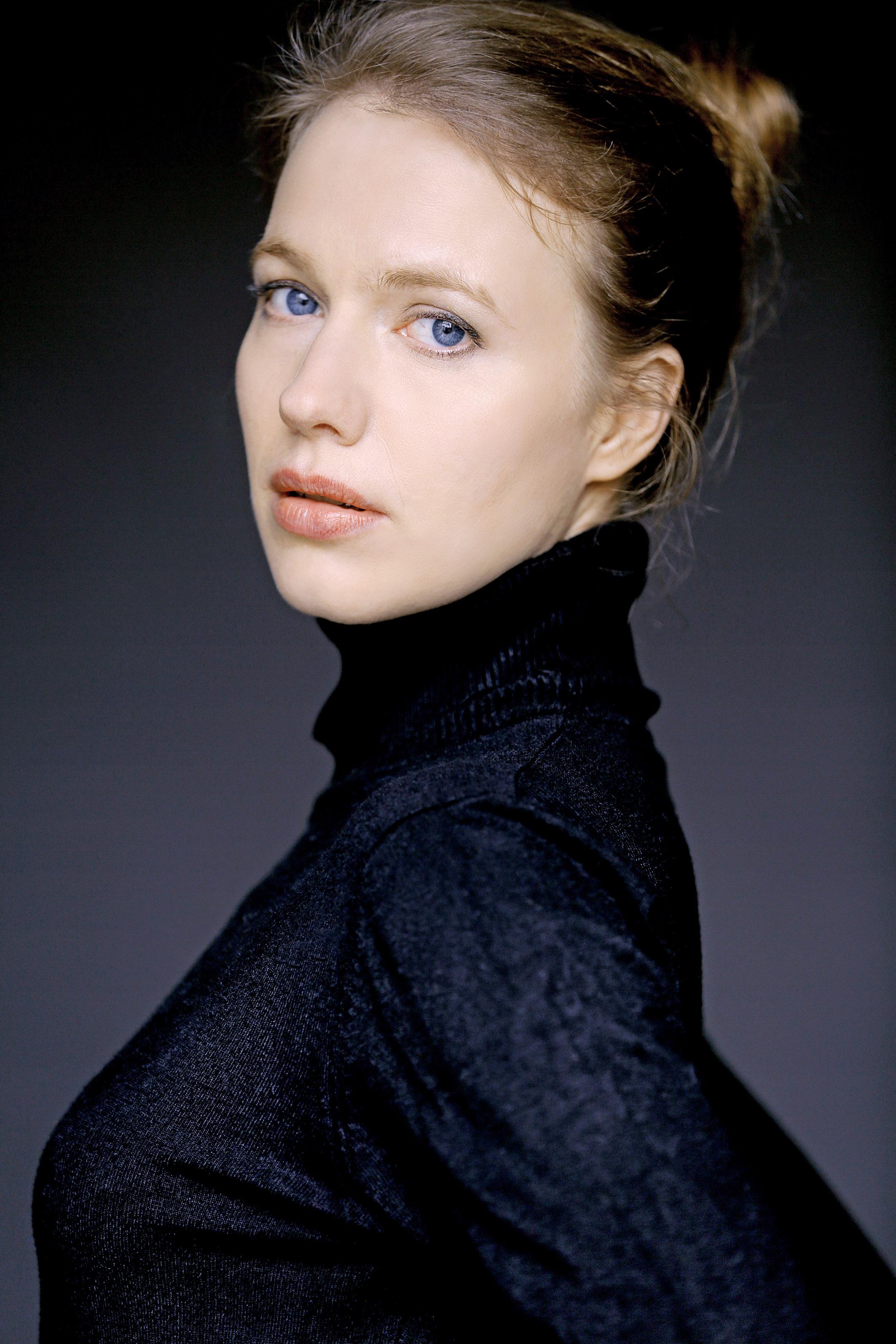 actor Anna Brüggemann large photo