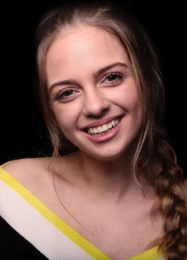 actor Ipek Filiz Yazici large photo