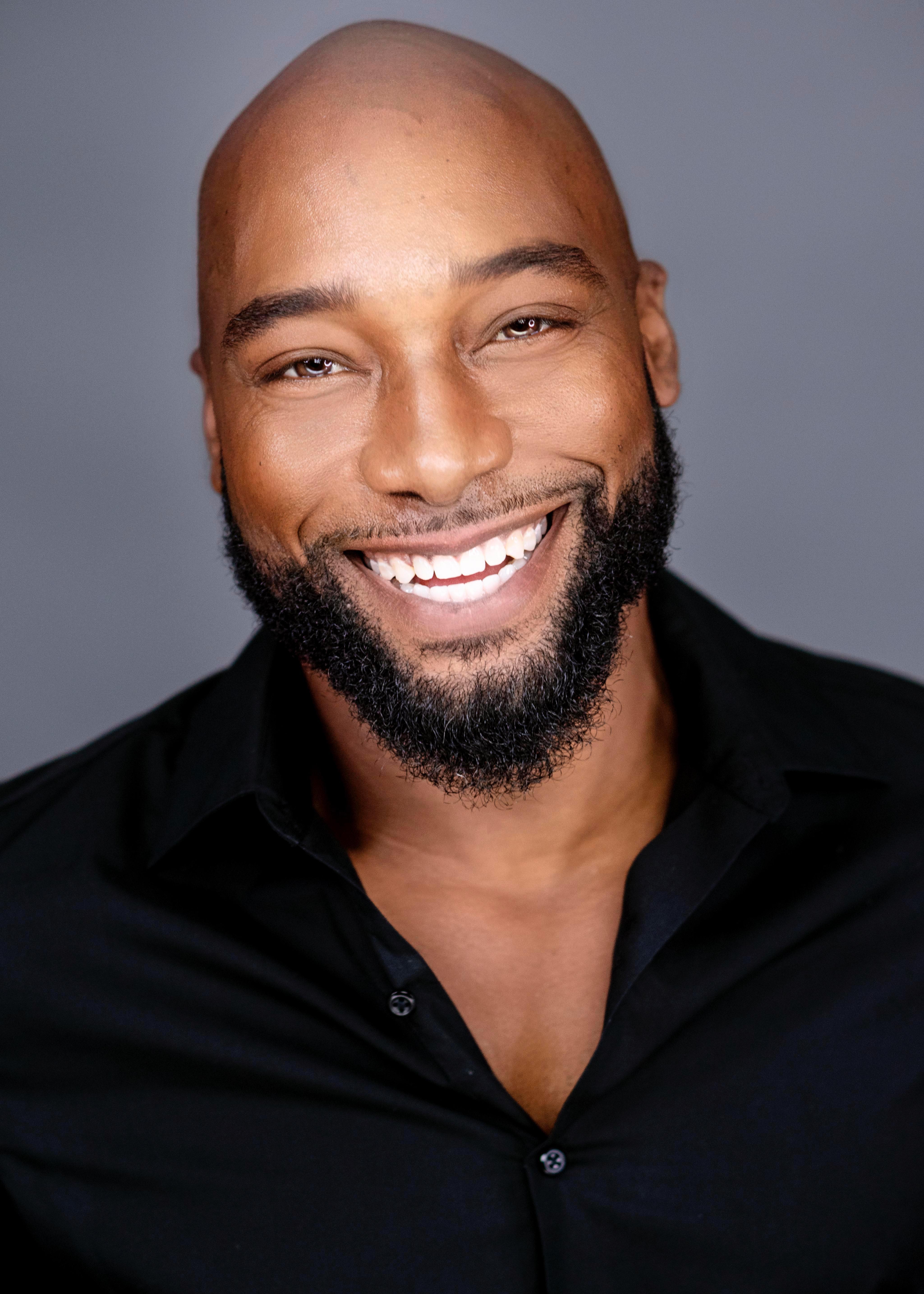 actor Tomathan McGinnis large photo