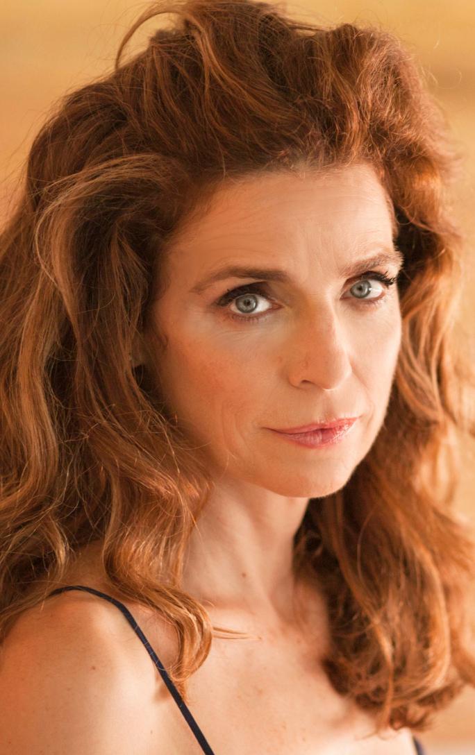 actor Liz Lobato large photo