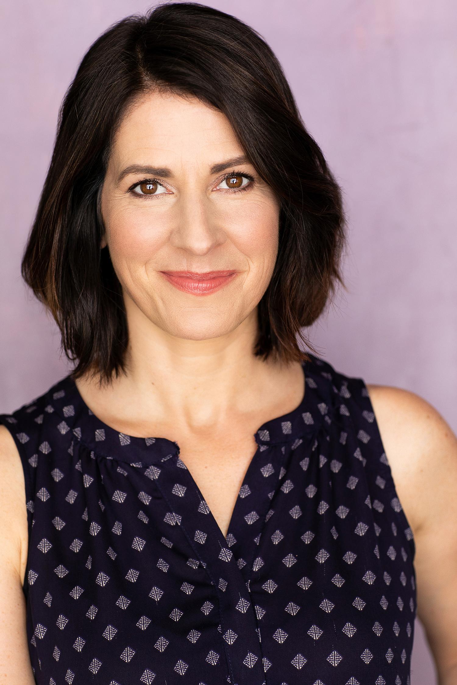 actor Alina Phelan large photo