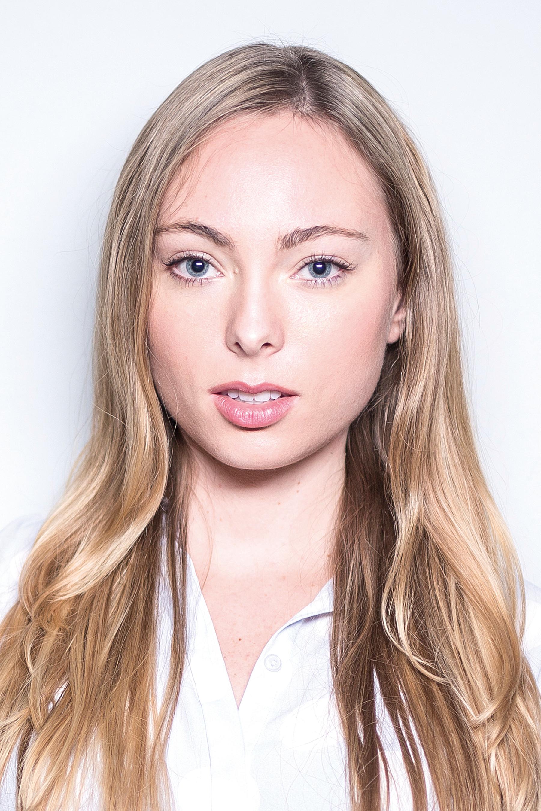 actor Natalie Holle large photo