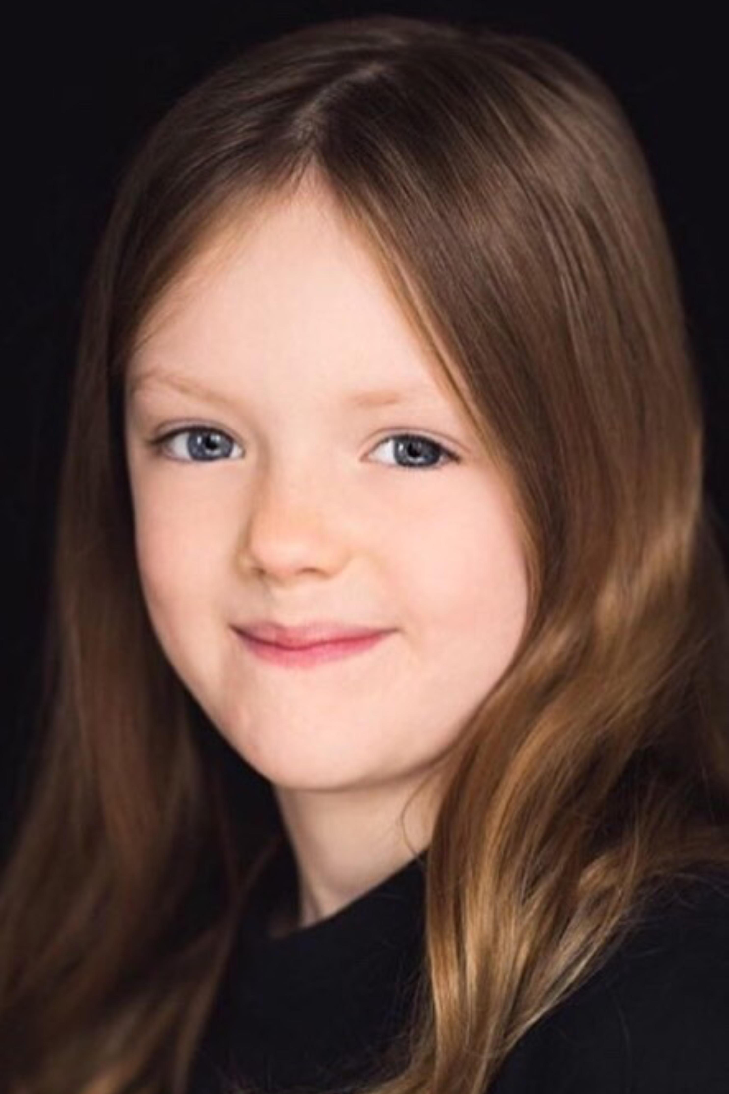 actor Kara Henderson large photo